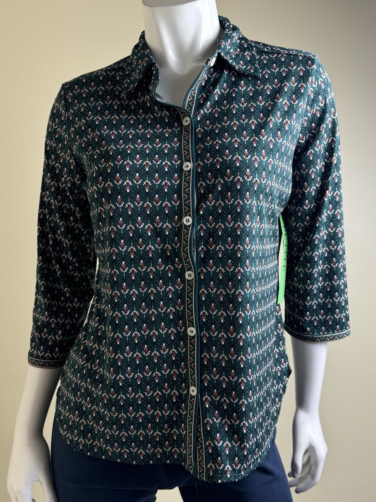 $88 Max Studio Women’s Long Sleeve Top Size MP.  (B.120)