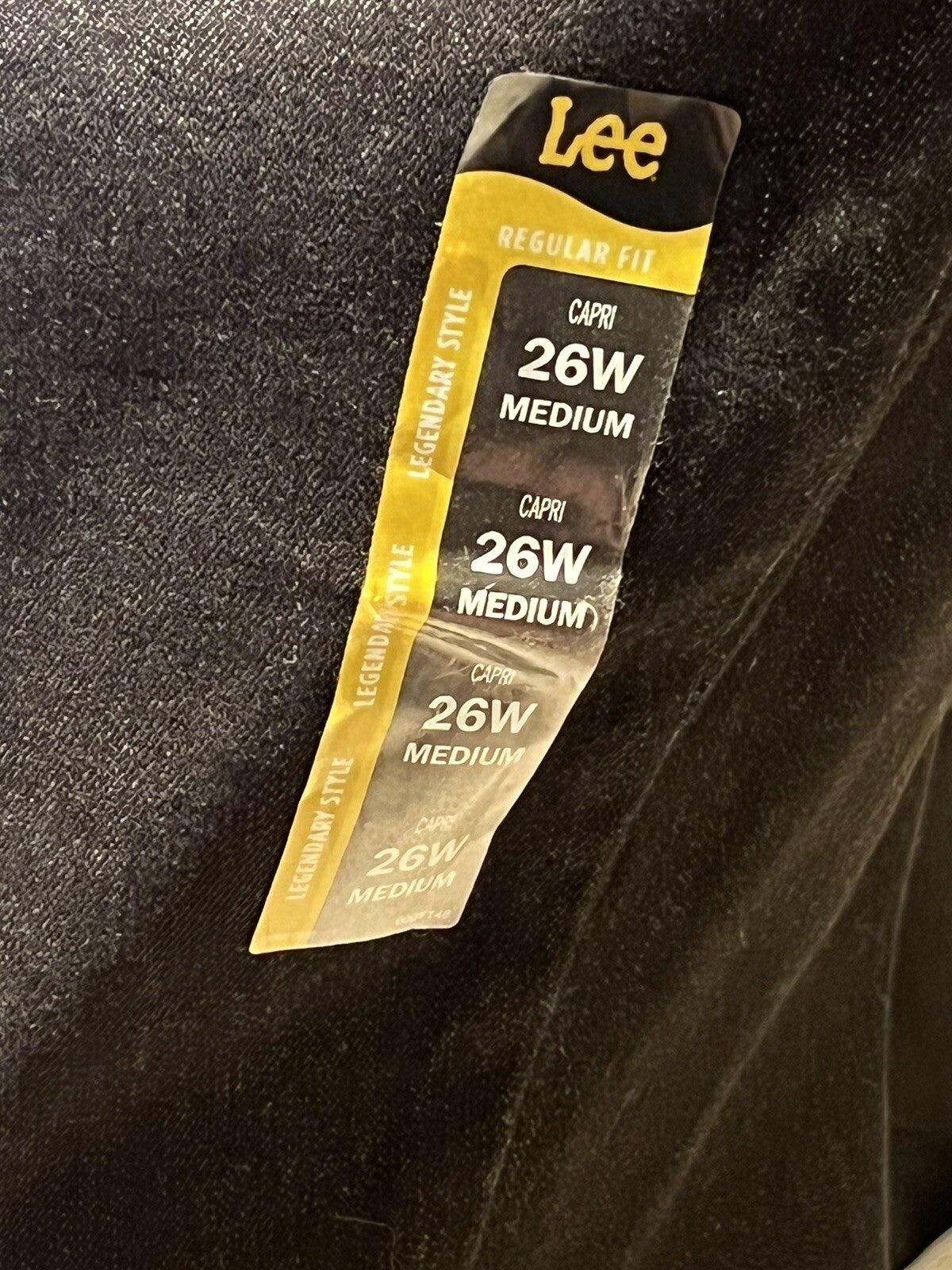 LEE Women’s Size 26 Denim Mid Rise Capri Jeans NWT