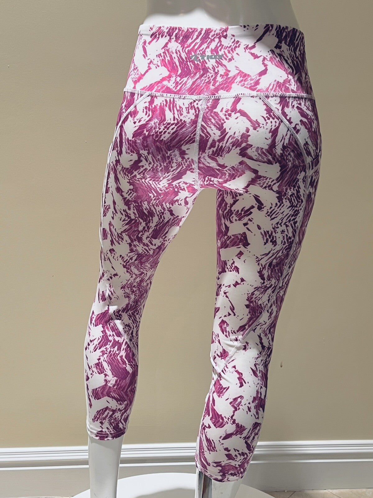 TKO Technical Knockout Women’s Size S Yoga Pants Leggings Media Pocket