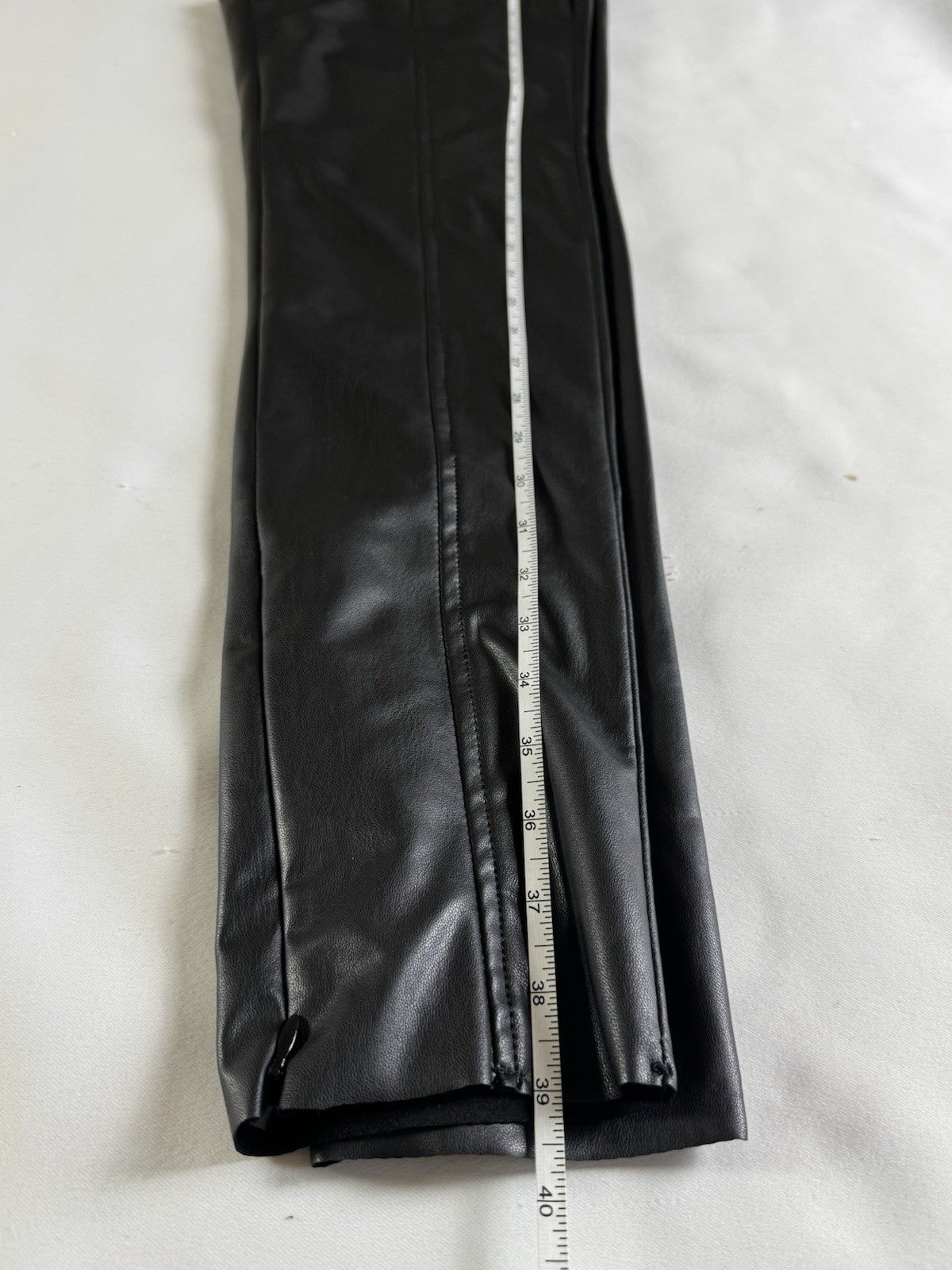 $99 DKNY Women's Black Faux Leather Pull-On Pants Size XS.  (B.065)