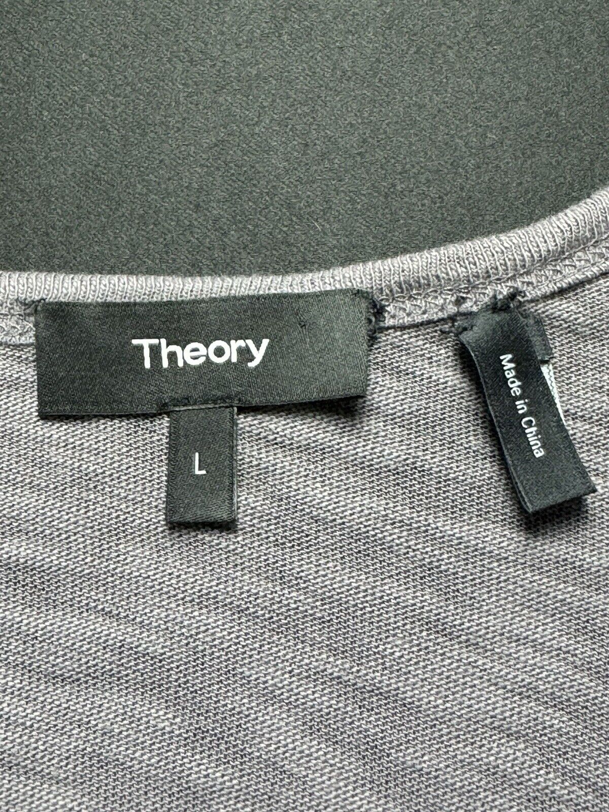 $205 THEORY Women’s Gray Long Sleeves Top Size L. (B.86)