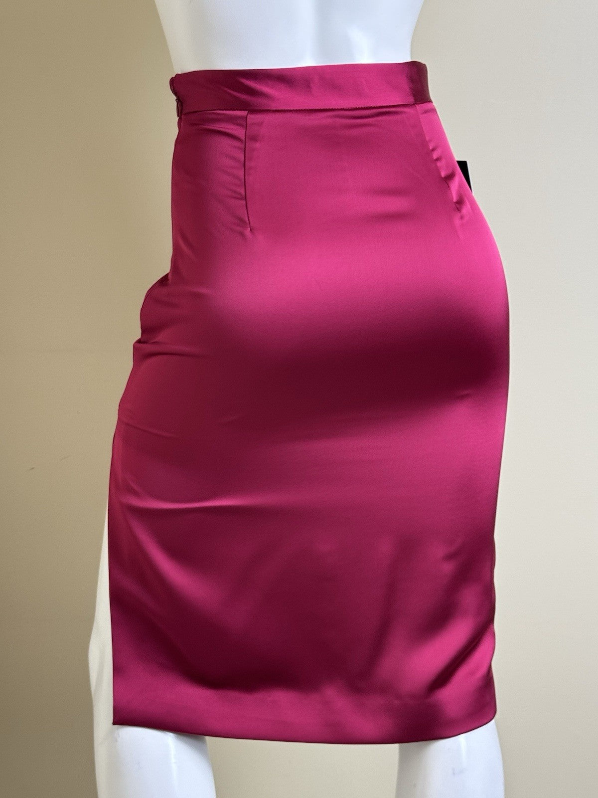 $140 Guess by Marciano Women’s Boldly Blooming Gathered Skirt Sz 4.      (B.156)