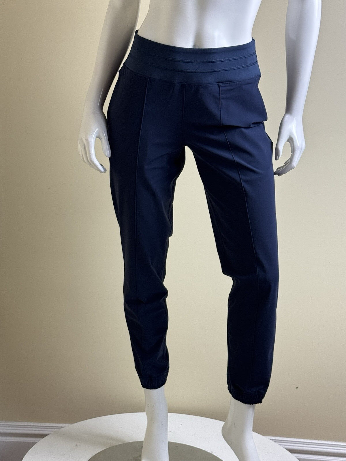 Puma Women’s Navy Range Joggers Sz S.   (B.124/1)