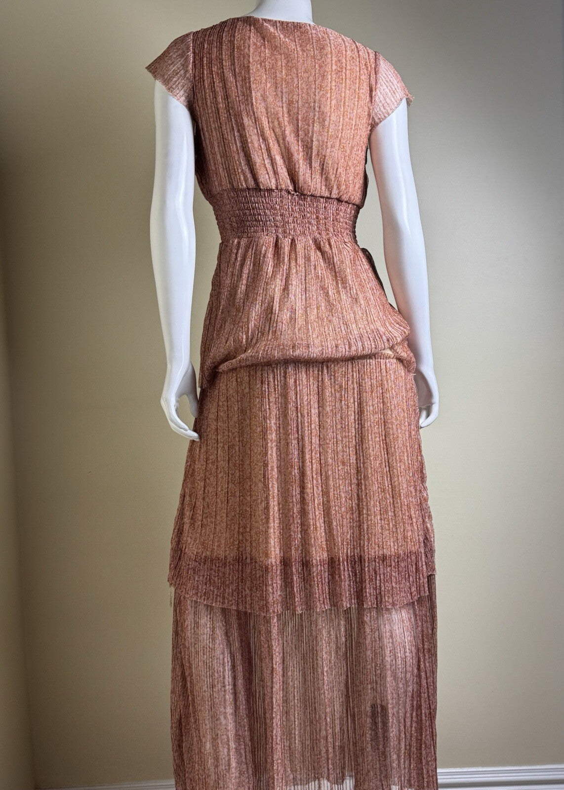 Haute Nites Women’s Long Ruffle Dress Size 7    (B.139)