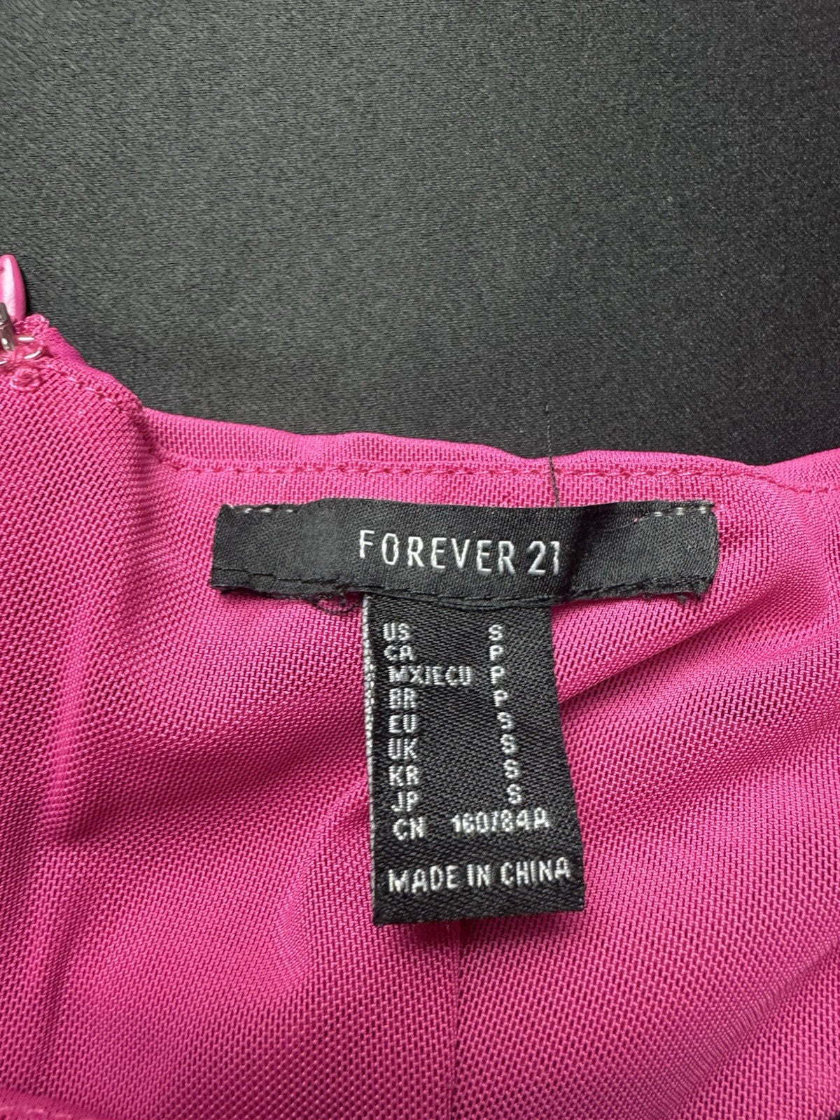 Forever 21 Fuchsia Bodycon Dress Sz S.  (B.160)