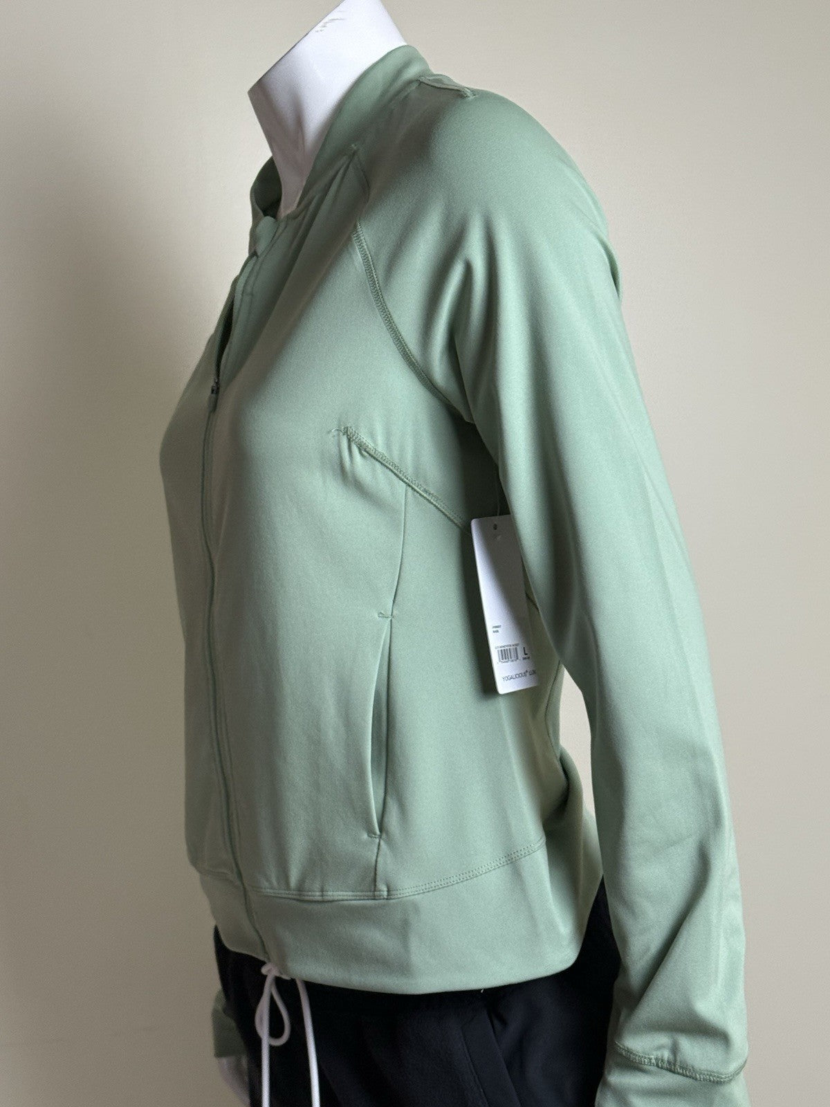 $88 Yogalicious women’s full zip performance jacket  size L. (B.194)