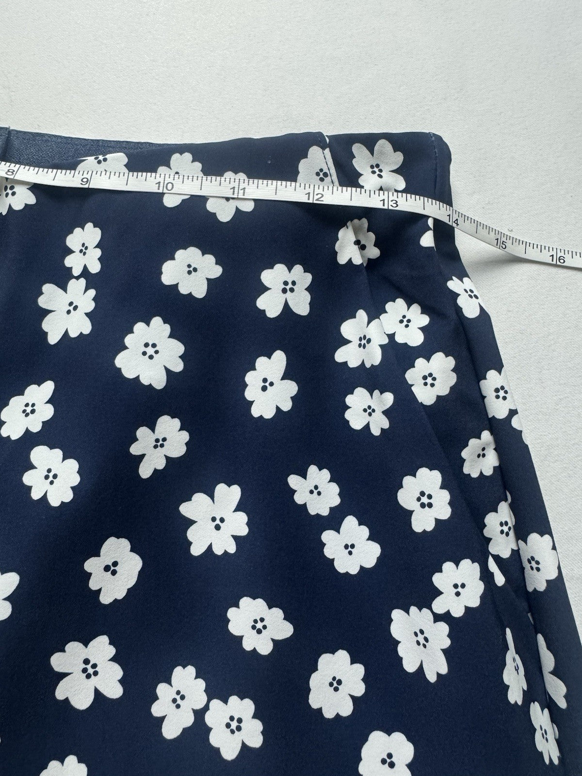 Jayebird Women’s Golf Robbie Pant Navy/White Floral Sz M.   (B.158)