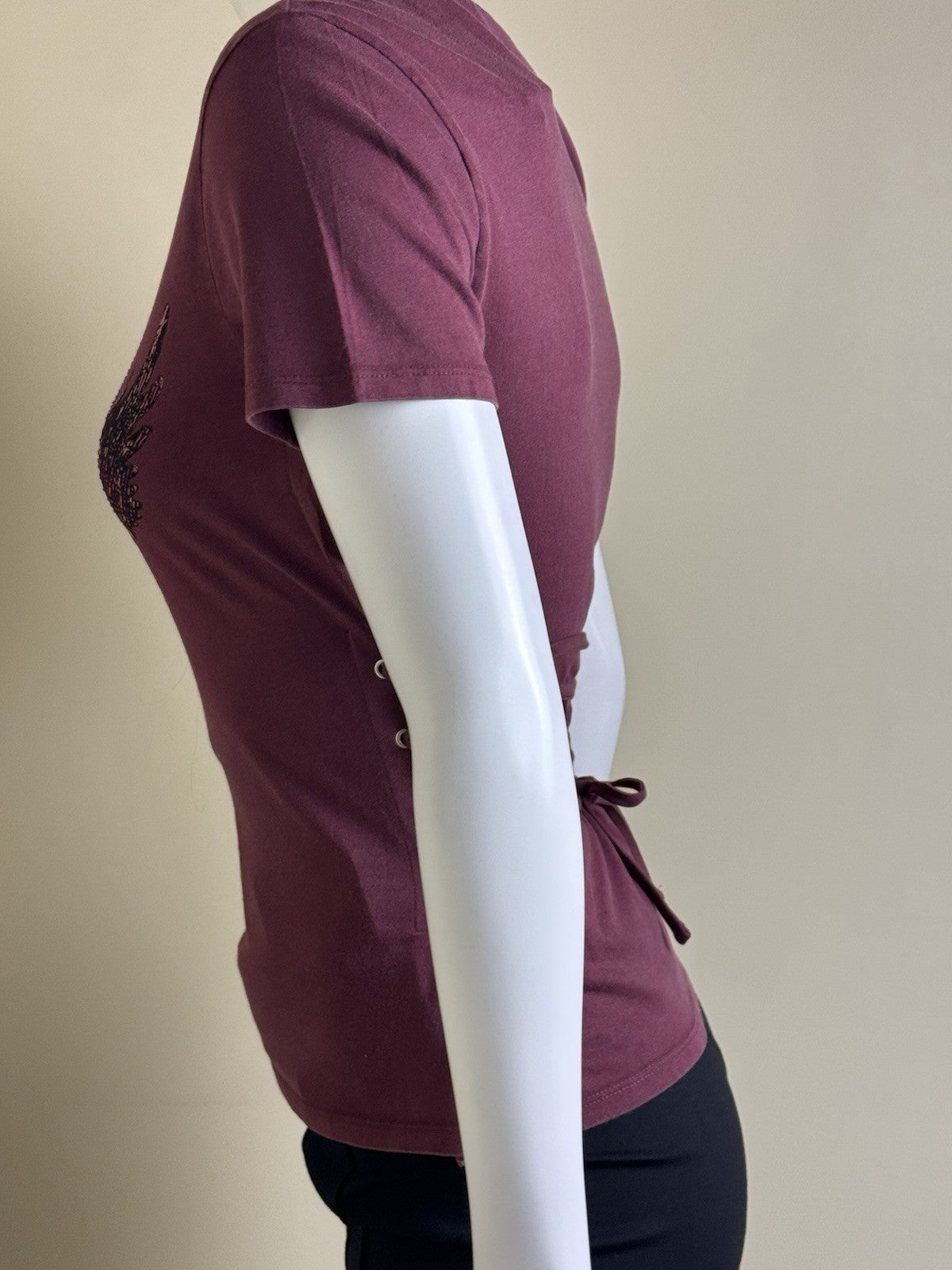 $59 Guess Women’s Heart Aflame Lace Tee Sz XS. (B.150)