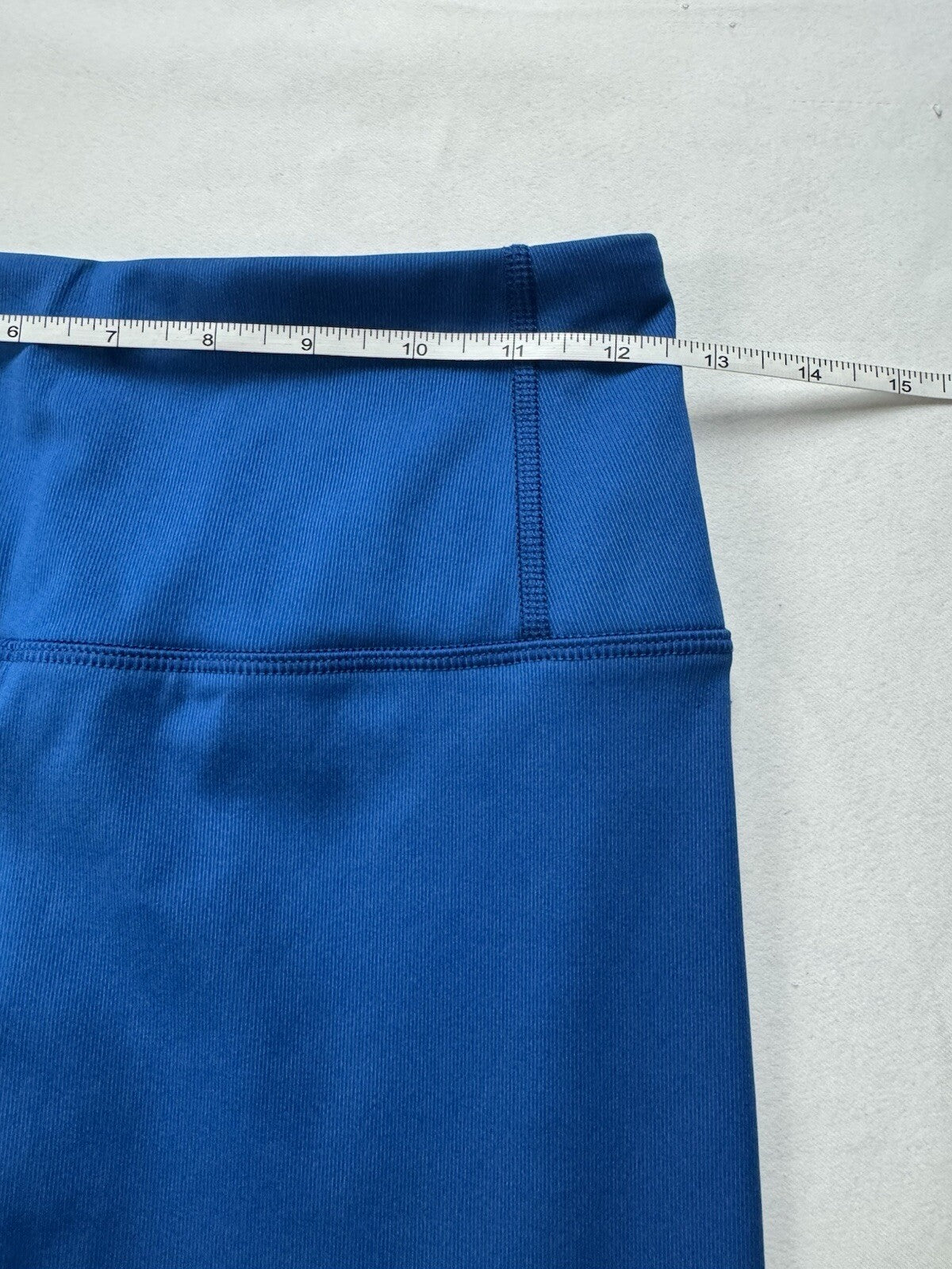 $110 Under Armour Women’s Blue Leggings Size S .   (B.142)