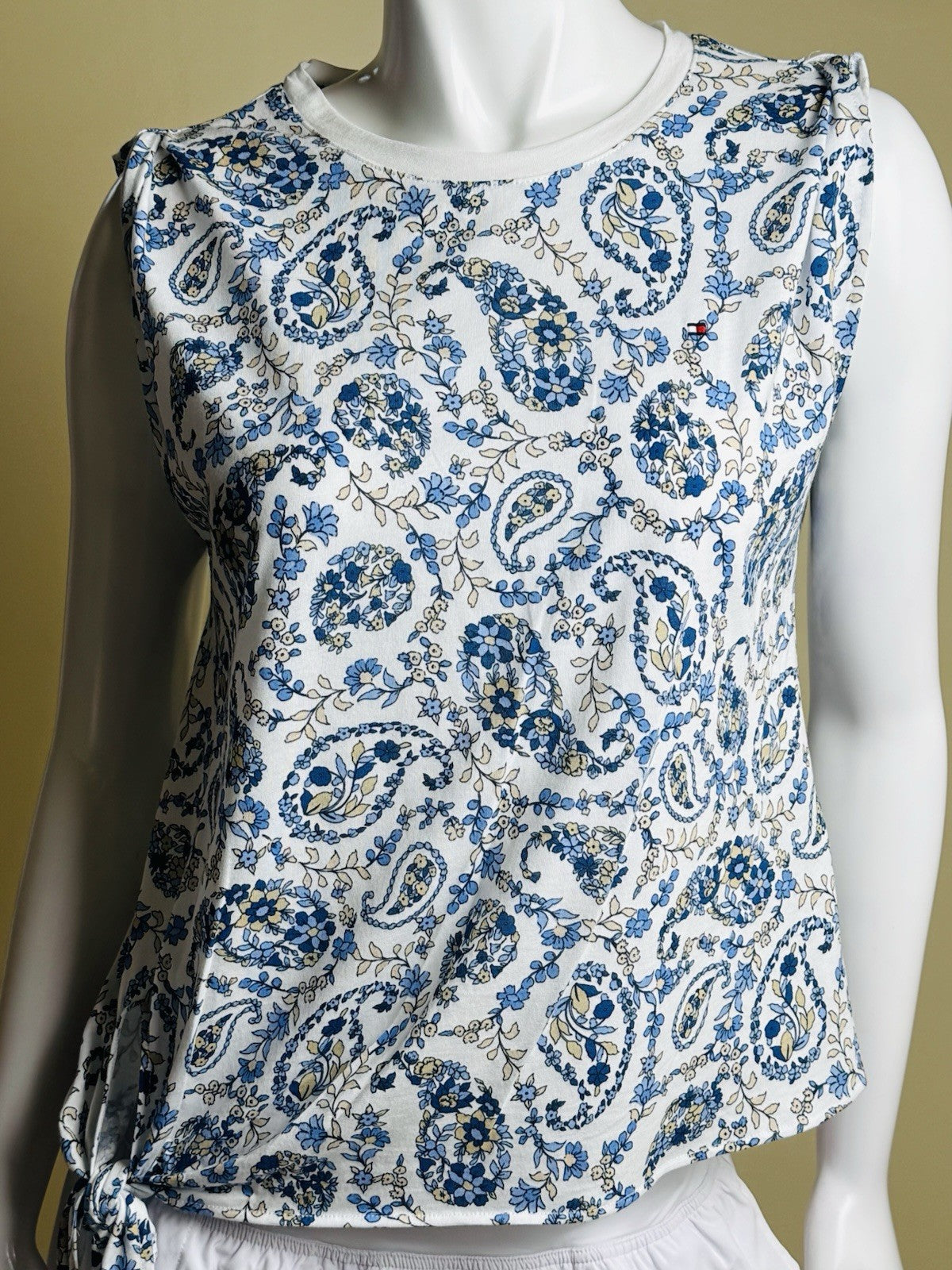 $49 Tommy Hilfiger Women's Paisley Printed Blouse Sz S.   (B.188)