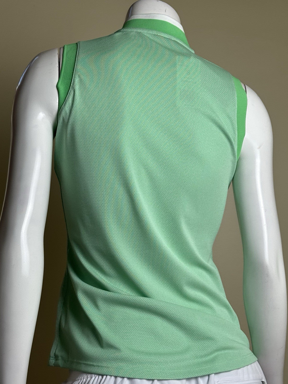 Adidas Women’s Golf Shirt Sz S    (B.188)