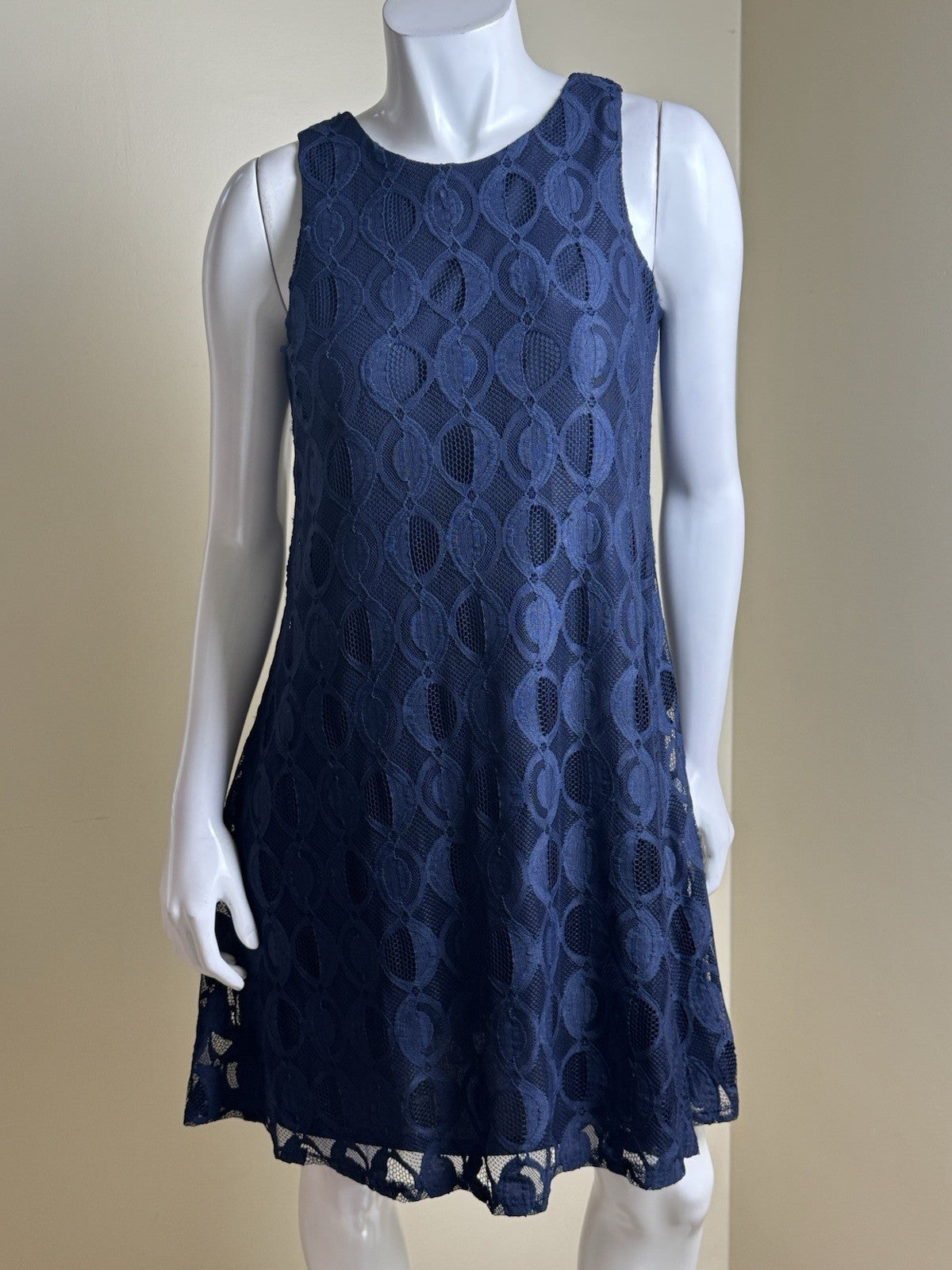$99 Nine West Navy Laces Dress Sz 4  (B.179)