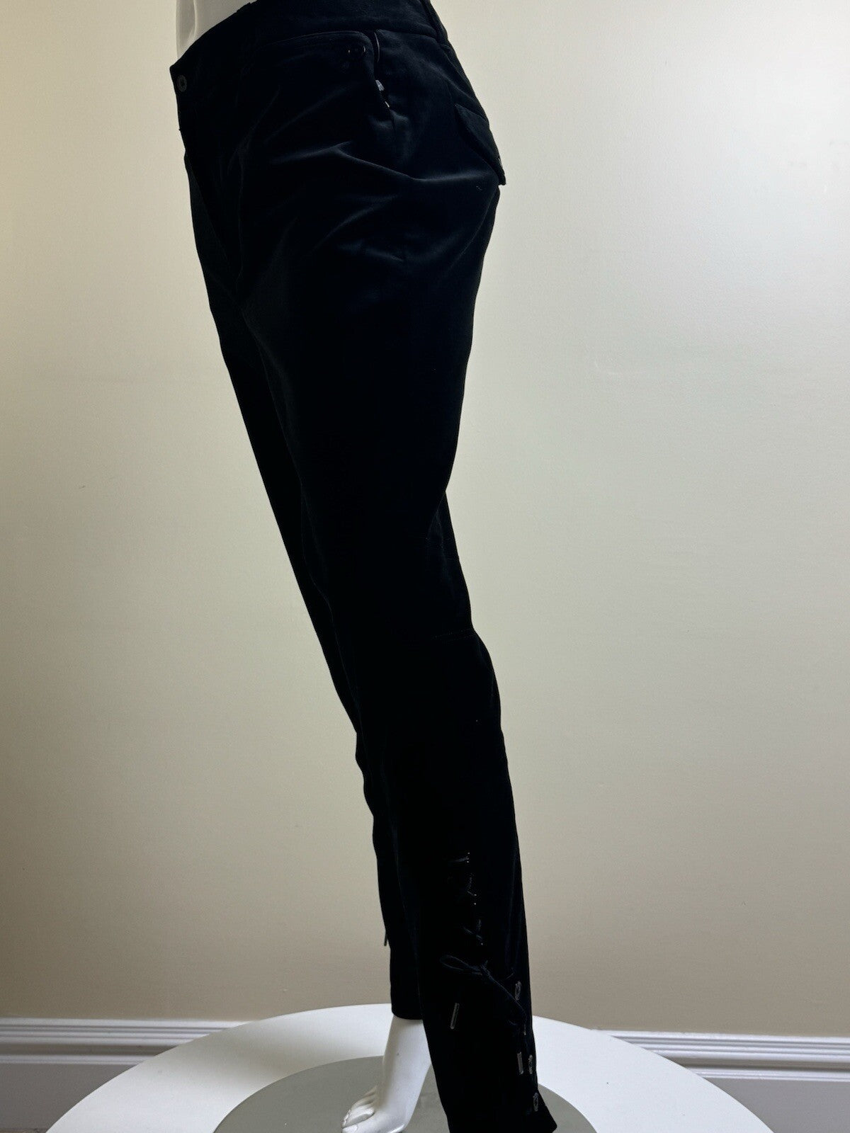 $225 Ralph Lauren Women’s Black Velvet Pants Sz 10.  (B.89)