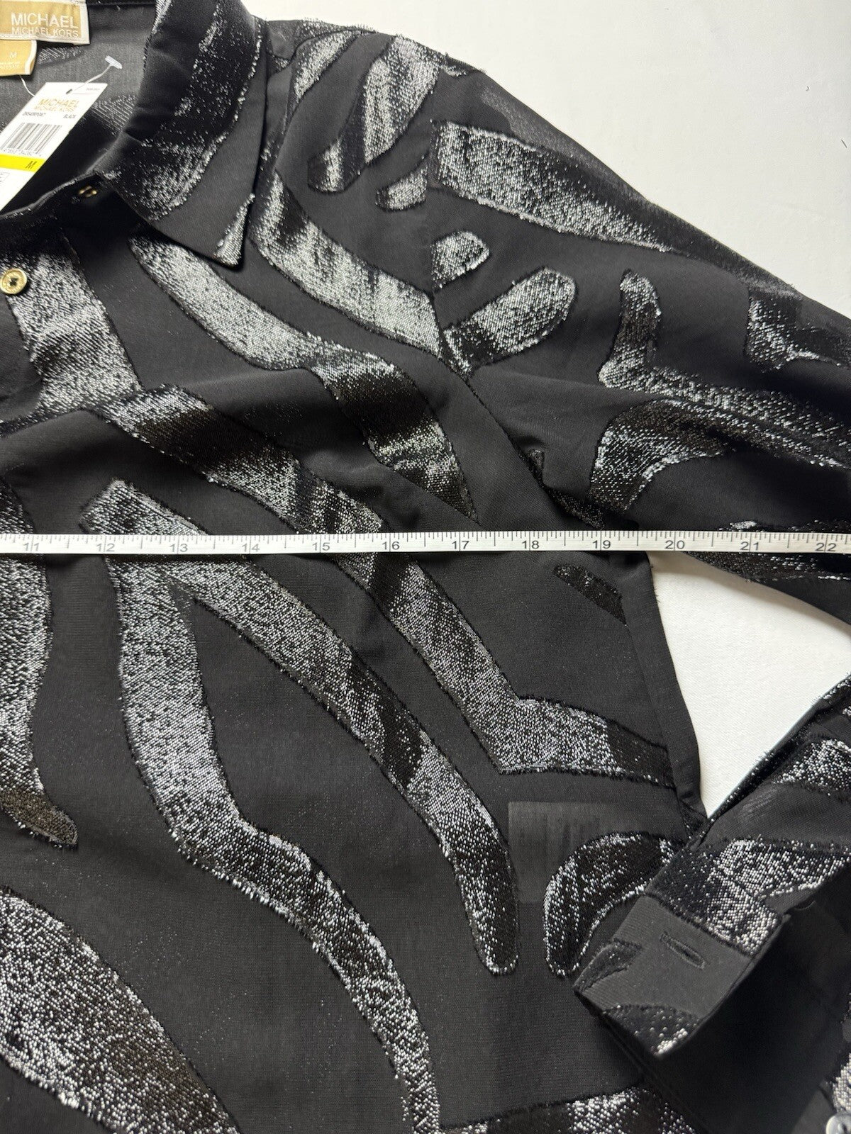 $110 Michael Kors Women’s Long Sleeve Shirt Sz M.  (B.141)