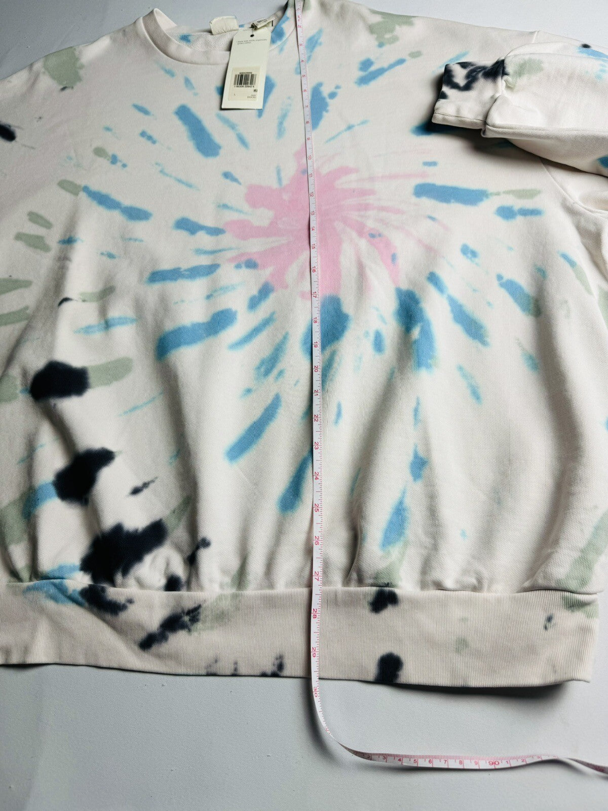 Levi’s Women’s Tie Dye Sweater Sz L.  (71)