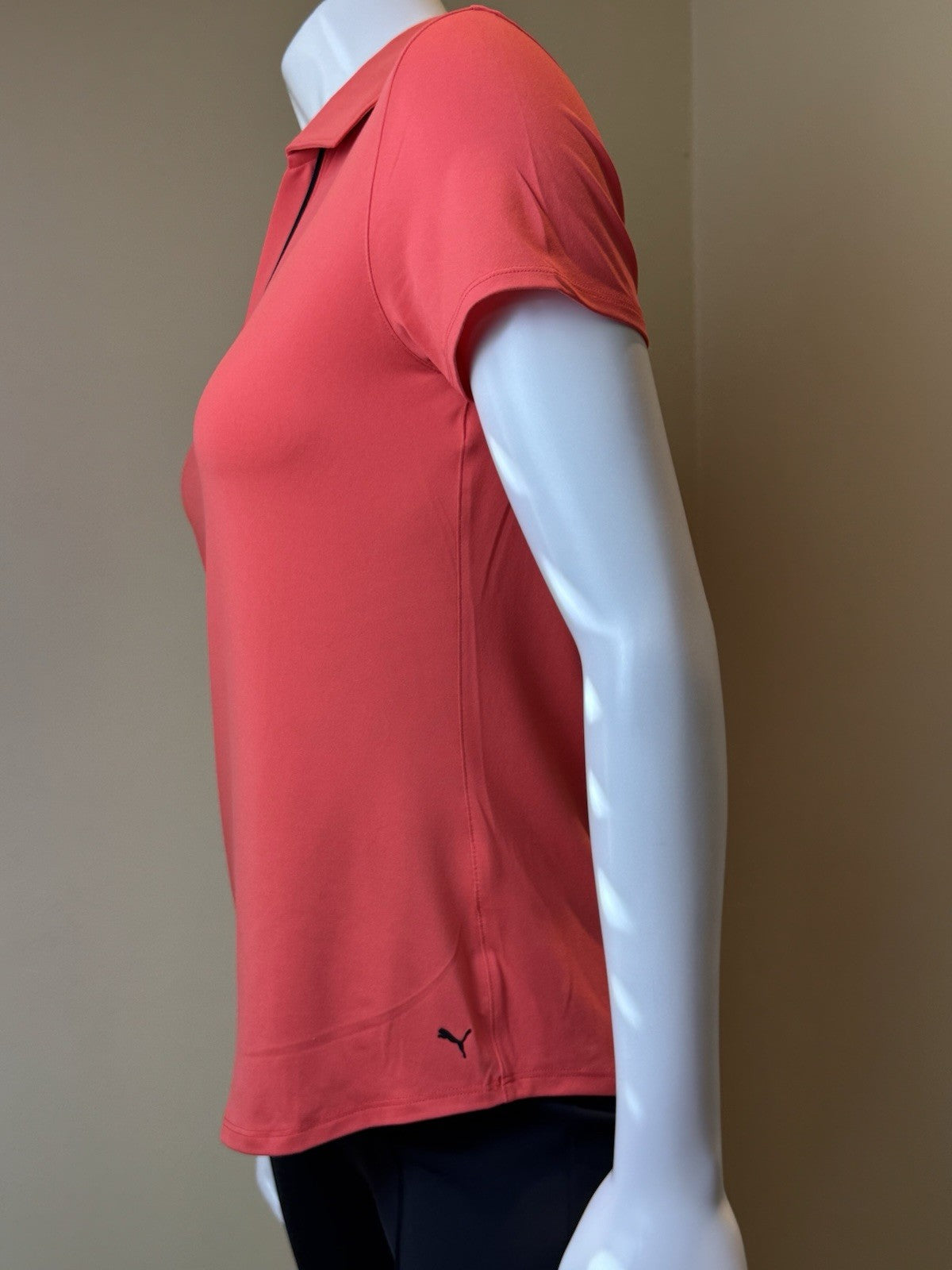 Puma Women’s Golf Shirt Sz S.   (B.165)