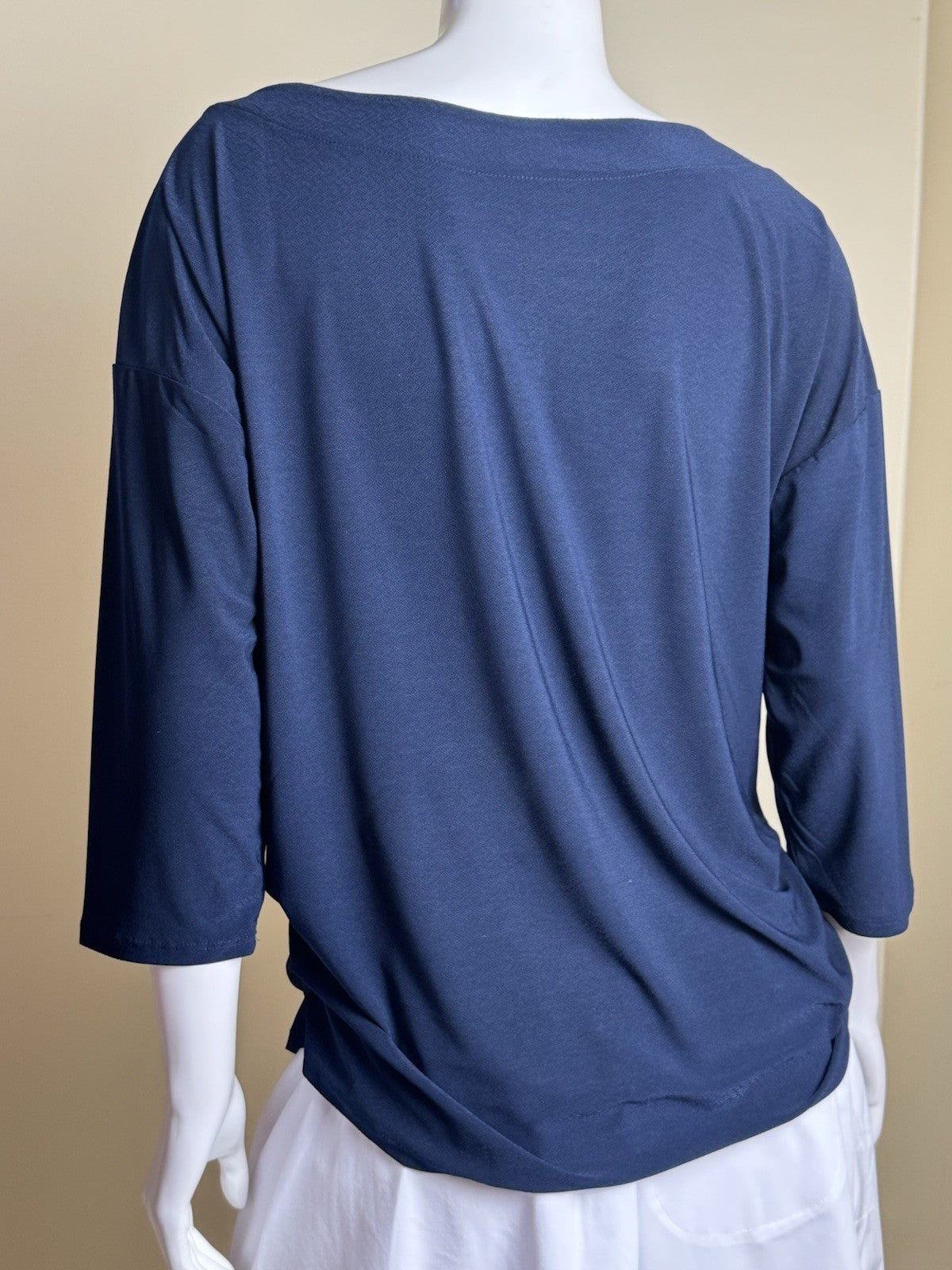 AUW Women’s Pearl Button Navy Blouse Sz L.      (B.187)