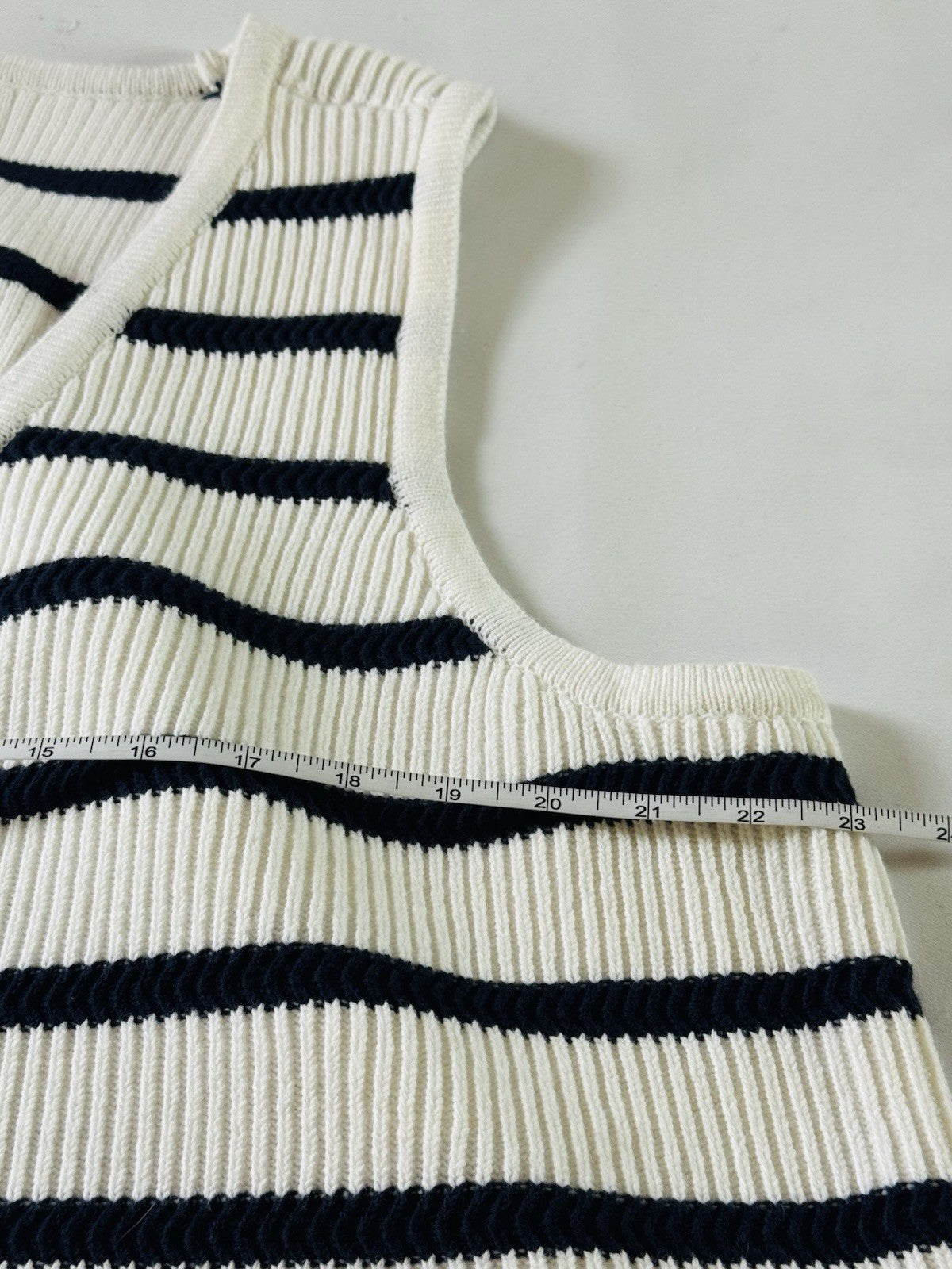 $89 Sam Edelman Women's Stripes Sweater Vest Sz XL.     (B.191)