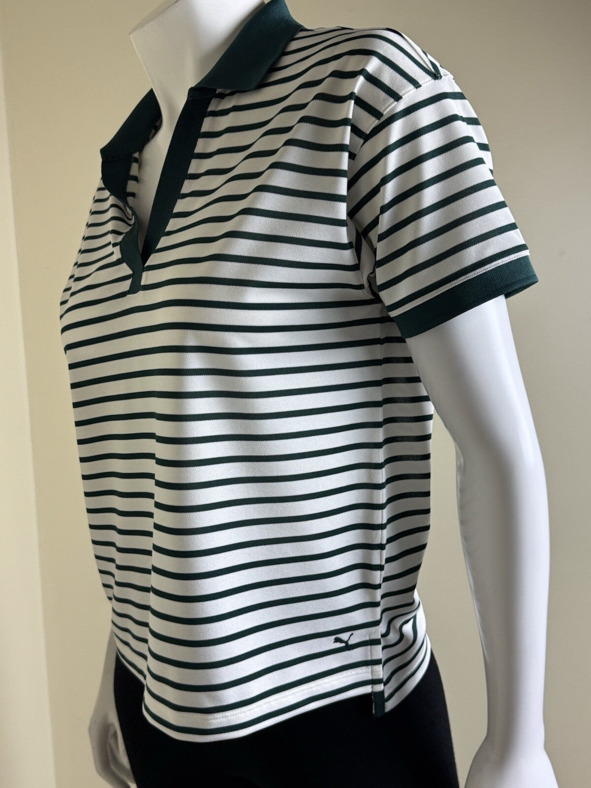 Puma Women’s Golf Shirt Sz S.   (B.131/7)