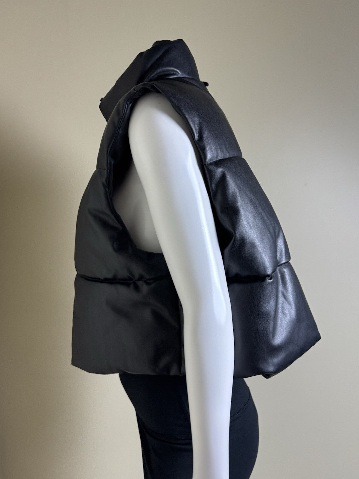 $248 Rebecca Minkoff Women's Mock Neck Cropped Puffer Vest Sz L. (B.123)