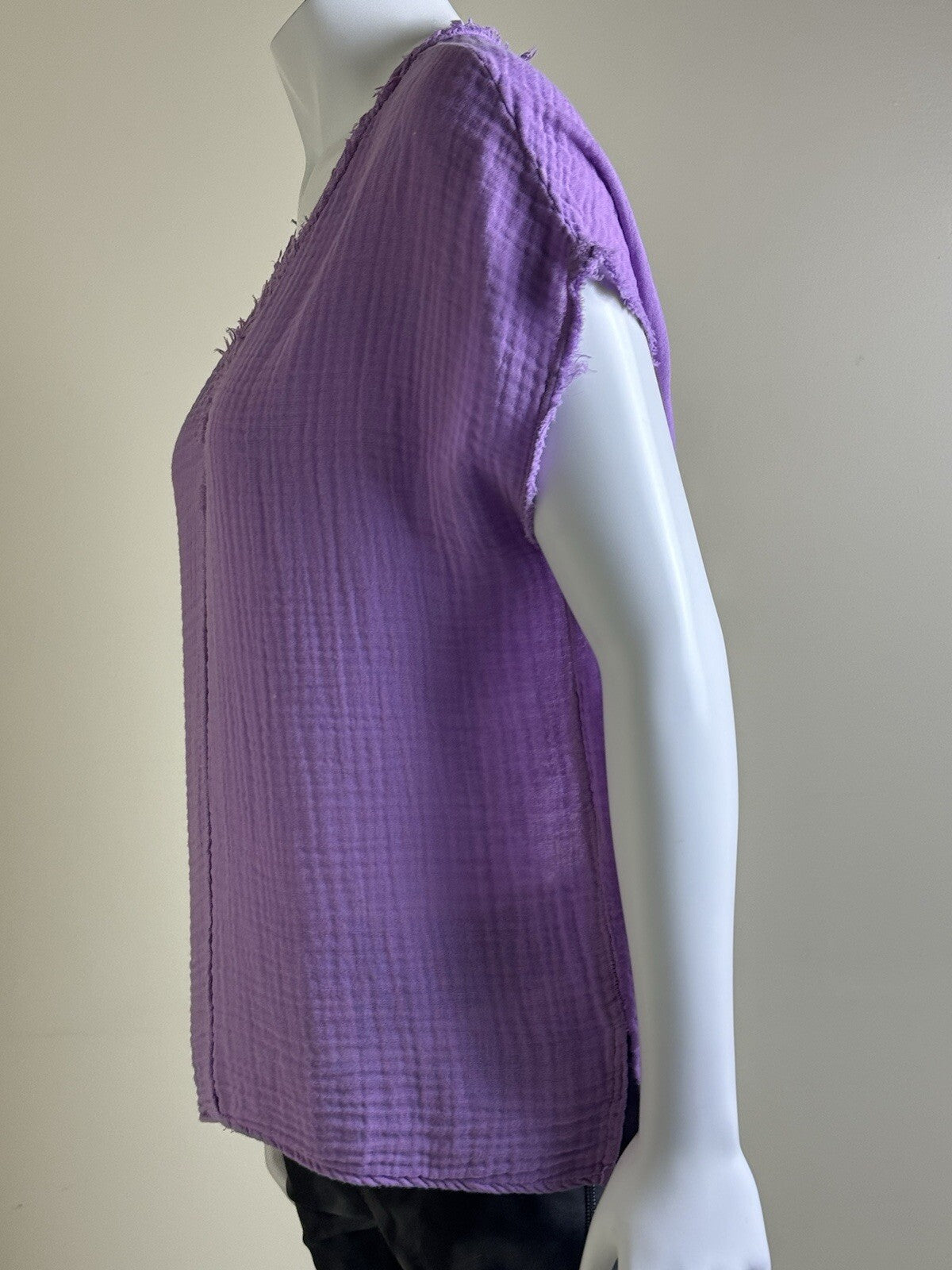 $88 Michael Stars Women’s V Neck Purple Top Sz S.  (B.102)