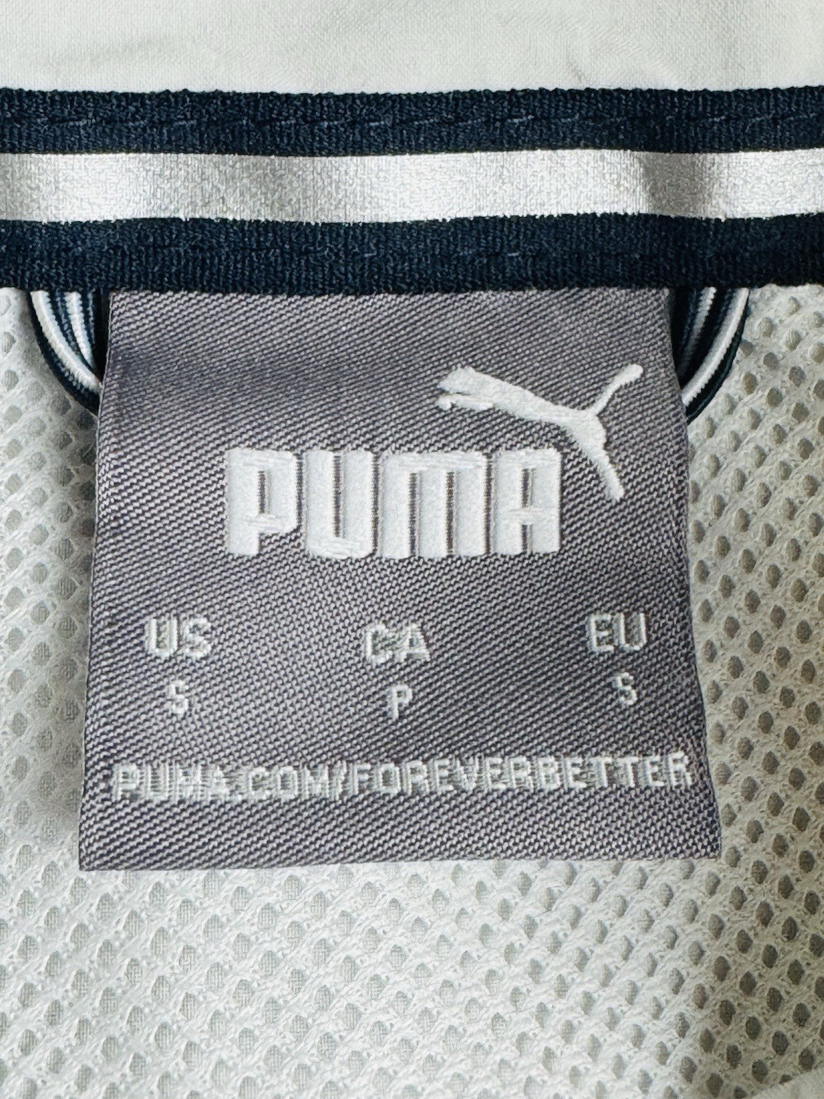 PUMA Women's White with Navy Jacket Pockets Sz S.       (B.154)