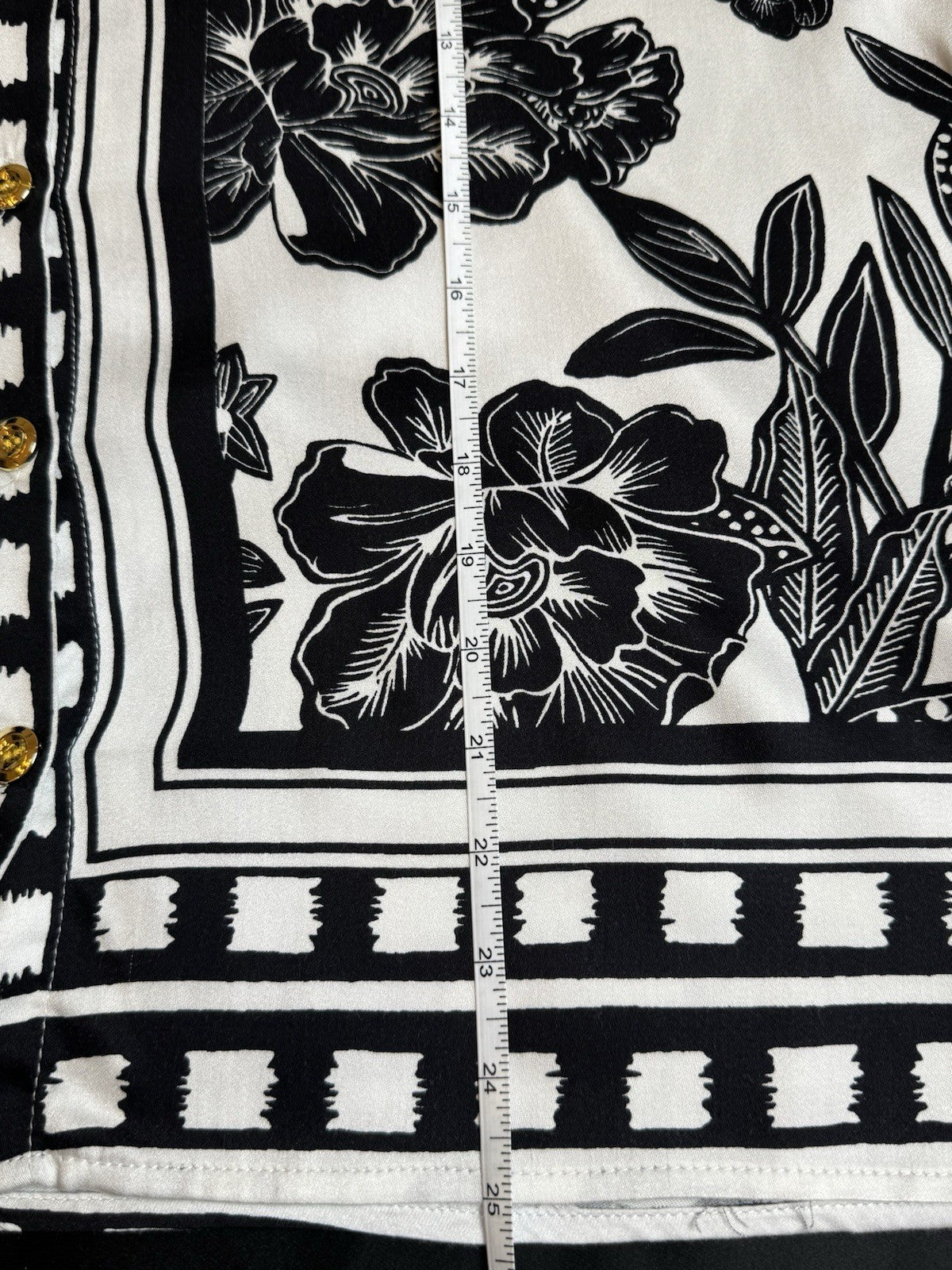 Rose & Thyme Women’s. Black/White Shirt Sz M  ( B.165)