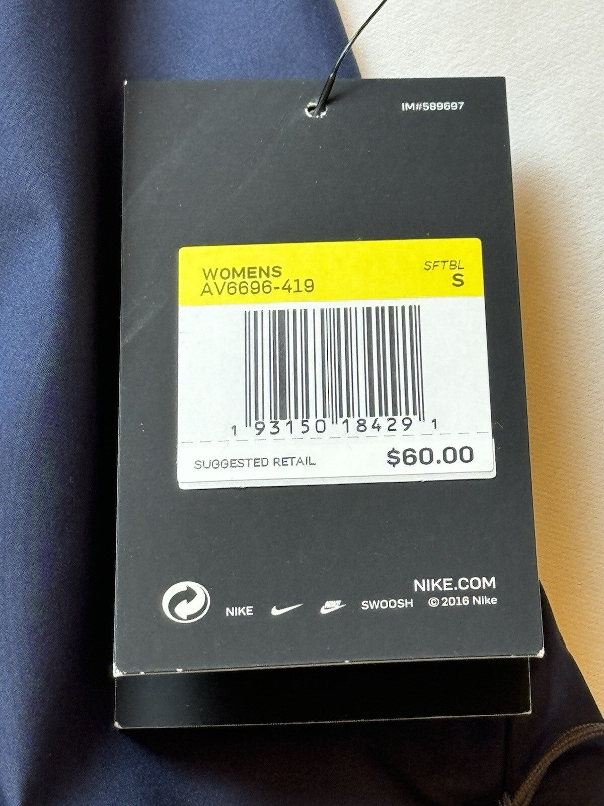 $60 Nike Yoga Women's Navy Size S Short Sleeve Yoga Top. (B66)