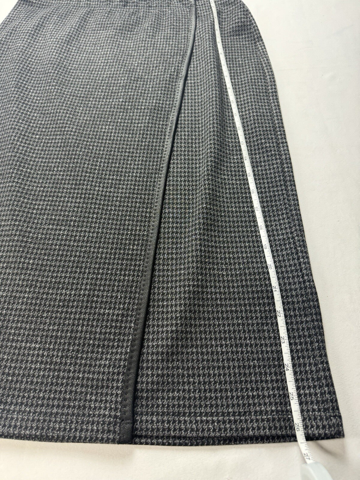 $118 Max Studio Women’s Straight &Pencil Skirt Sz M.      (B.118)