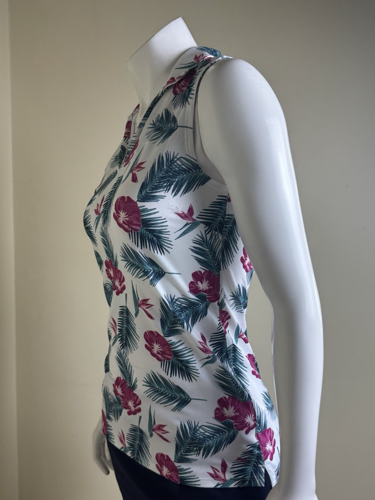 $70 Puma Women’s Golf Shirt Sleeveless Sz XS  (B.156)