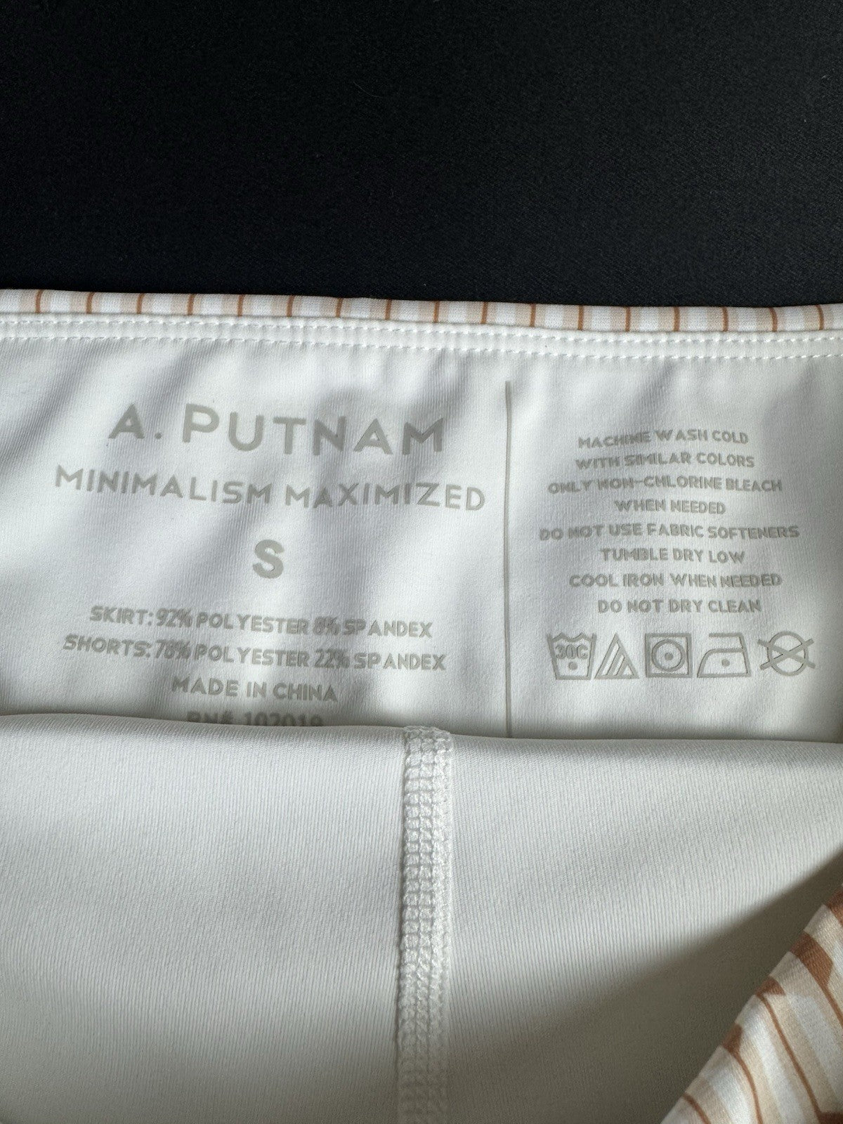 A. Putnam Womens Golf Skort Sz S   (B.037)