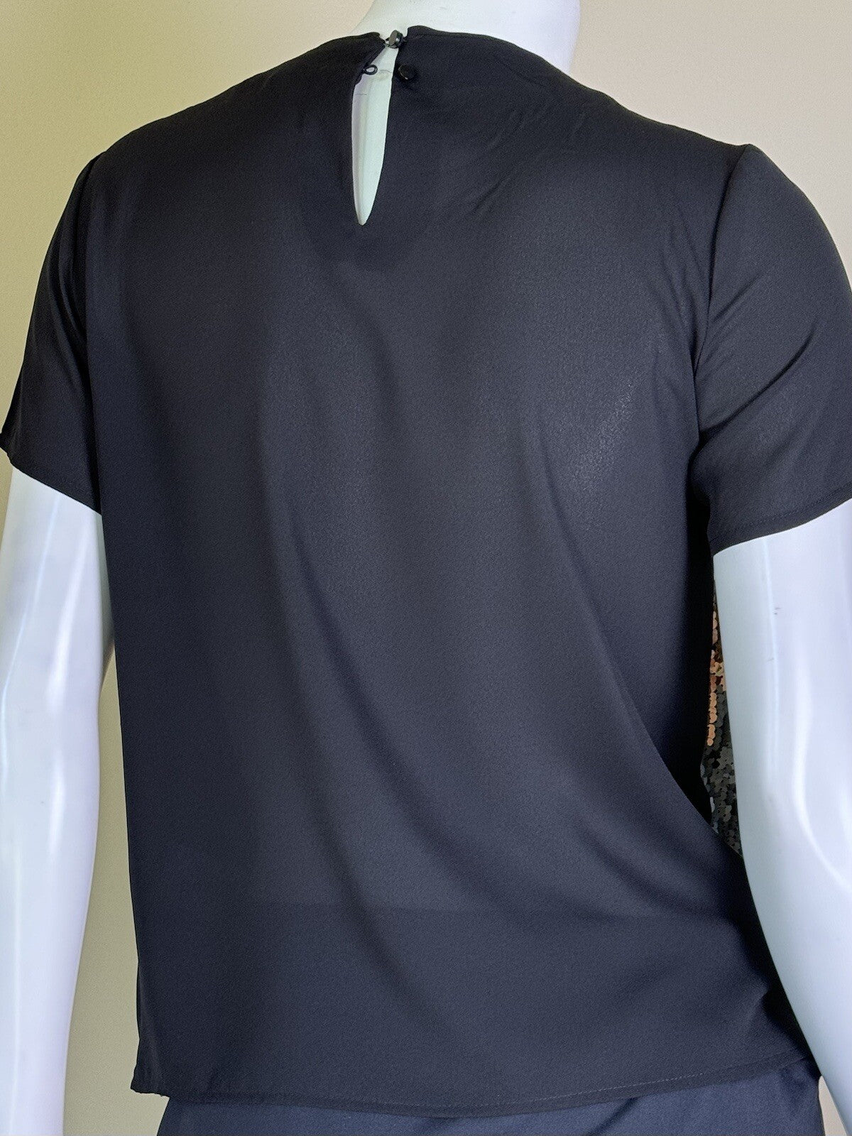 Nanette Lepore Women's Bronze Sequin Black Short Sleeve Blouse Sz S. (B.67)