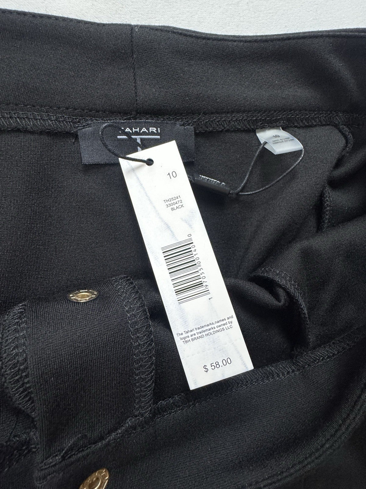 $58 Tahari Women’s Black Button Down Skirt Sz 10.  (B.156)