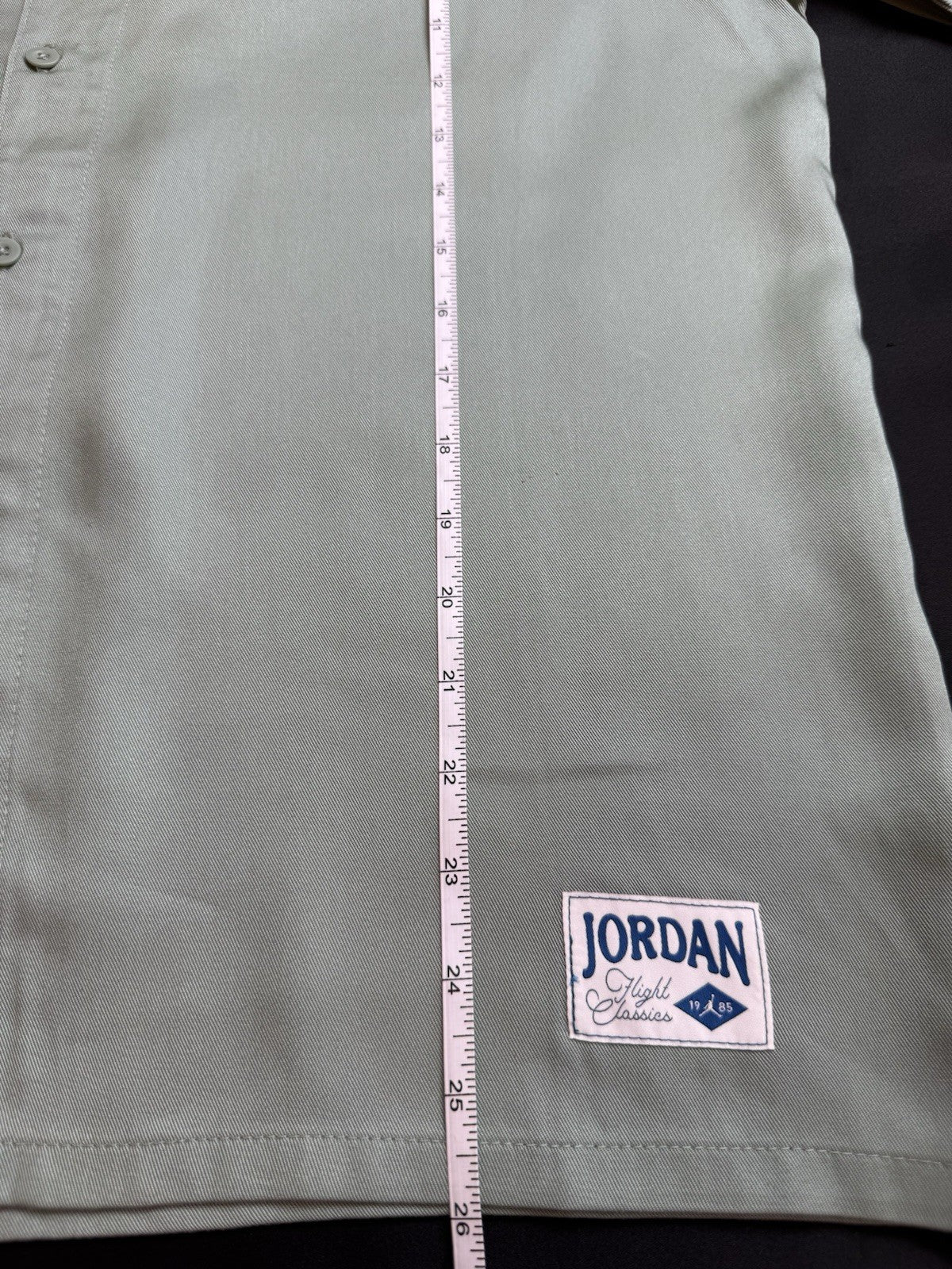 $75 Nike Women’s Michael Jordan Button Down Shirt Sz S.       (B.165)