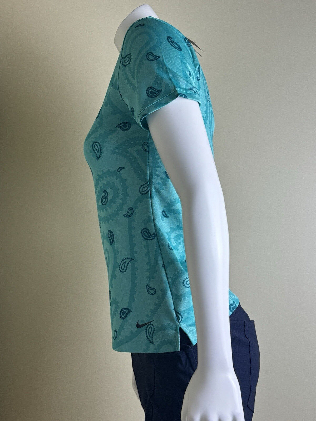 $65 Nike Women’s Top Golf Shirt Sz XS (B.72)