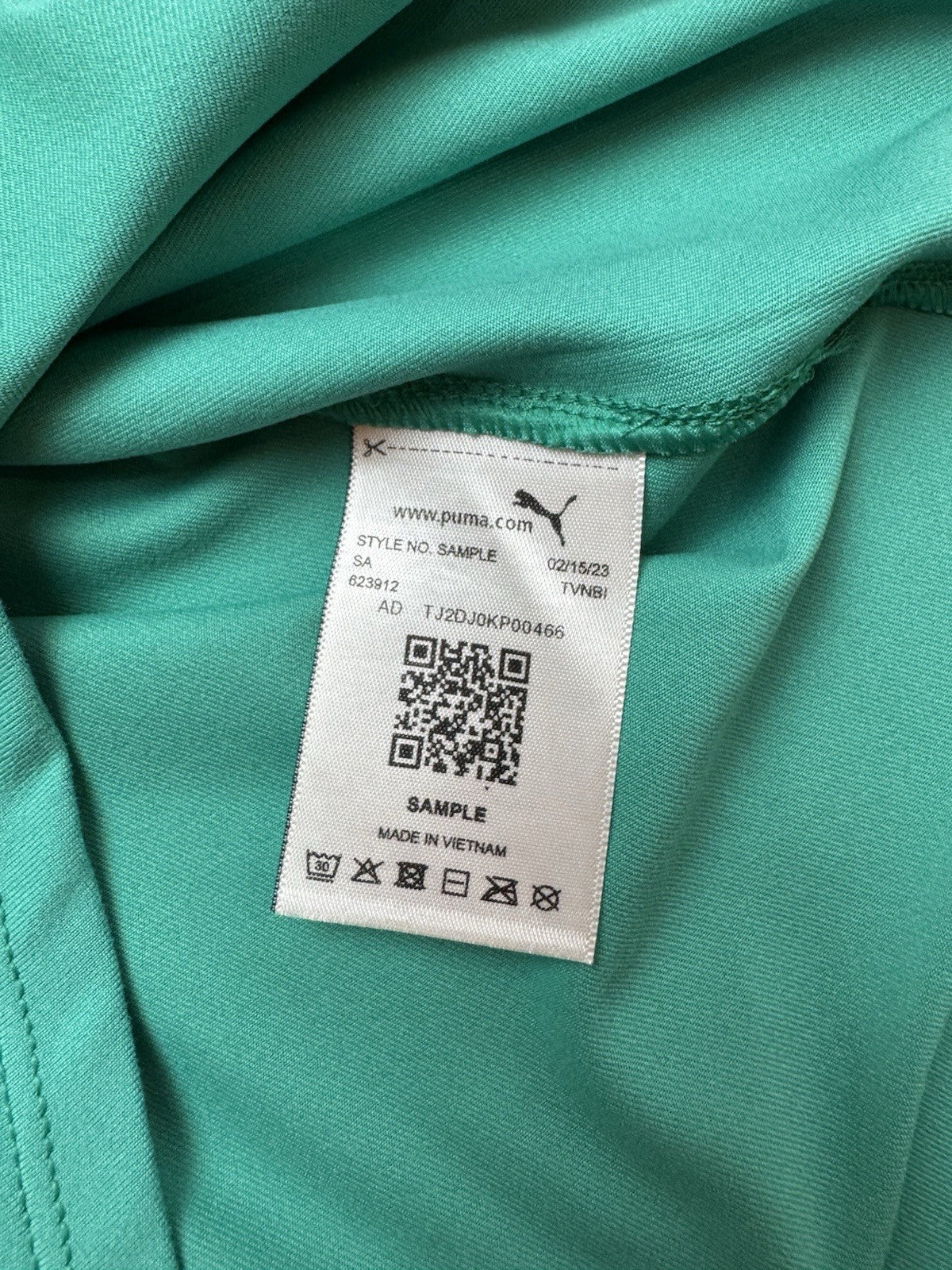 Puma Women’s Golf Shirt Sz S.   (B.165)