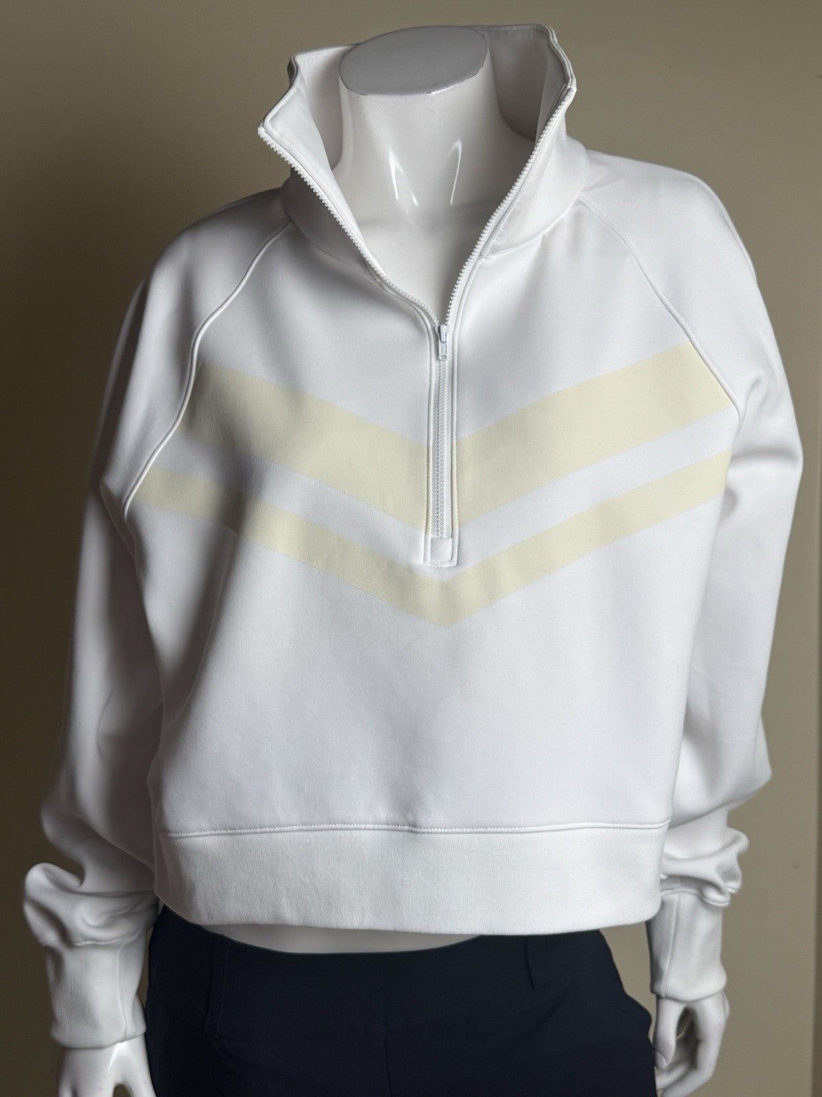 Smith & Quinn Sweater 1/4 Zip White Size L. (B.091)