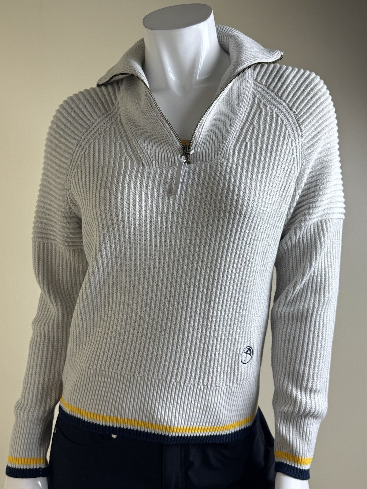 Puma Women's Golf Sweater Ivory Size S.   (B.126/2)