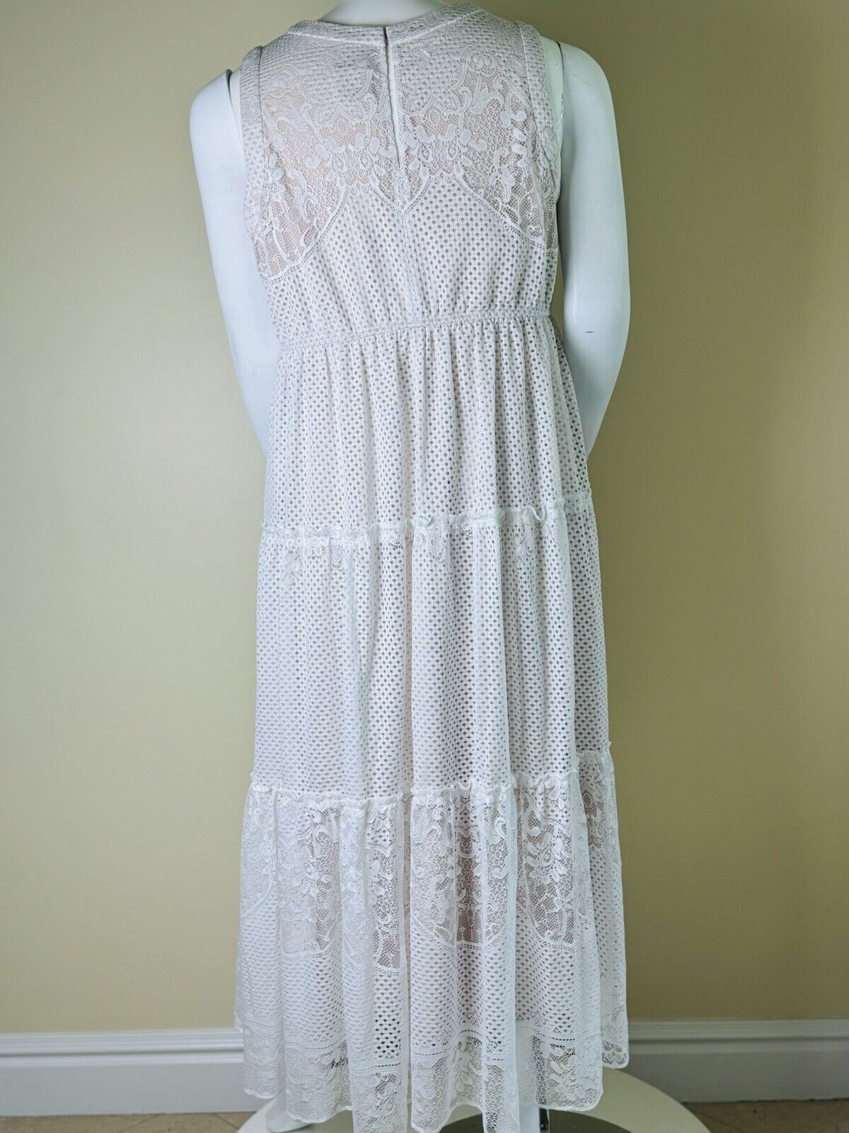 Maison Tara Women's White Lace Maxi Dress Sz 14W. (56)