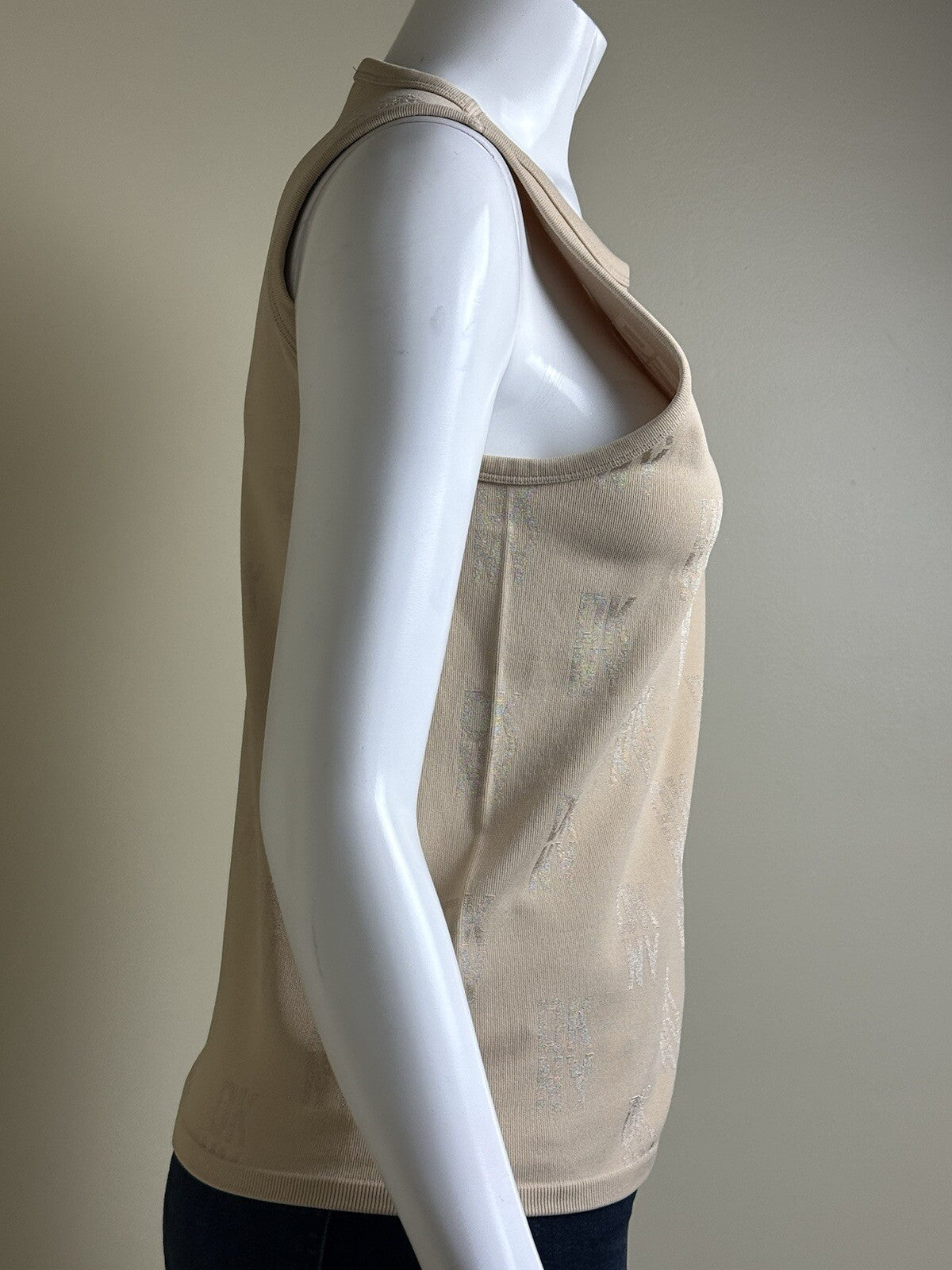 DKNY Women’s Sleeveless Top Sz L.  (B.93)