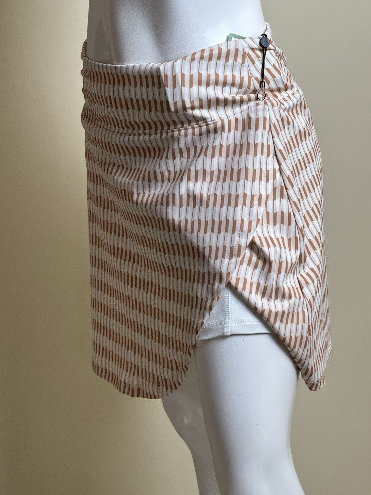 A. Putnam Womens Golf Skort Sz S   (B.037)