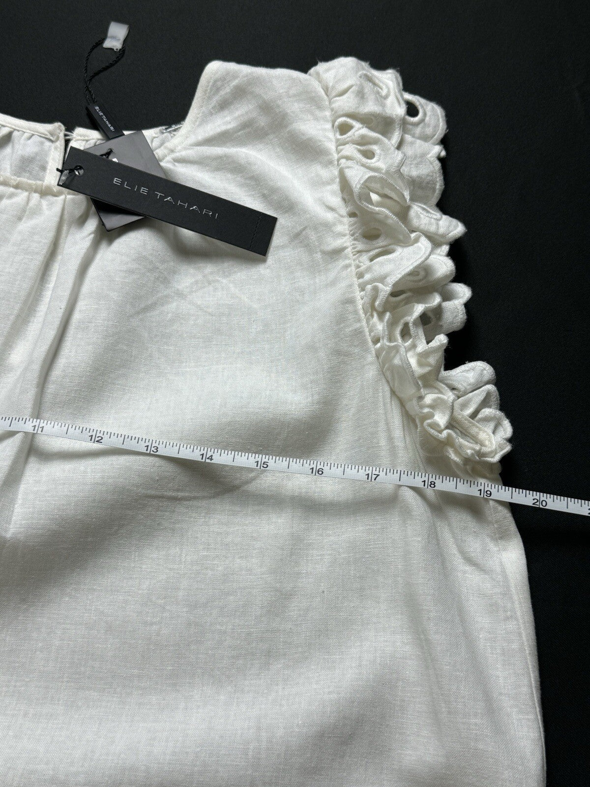 $245 Elie Tahari Women’s White Ruffled Sleeves Blouse Top Sz S. (B.85)