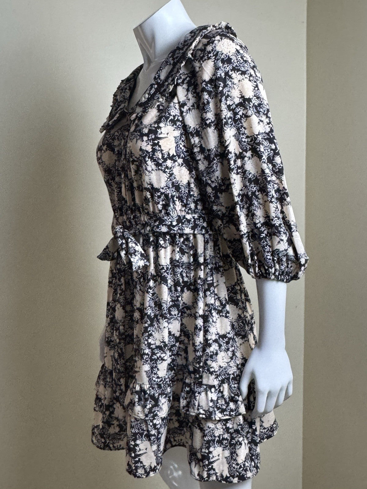 $60 Lauren Conrad Floral Maxi Dress Sz S.  (B.177)