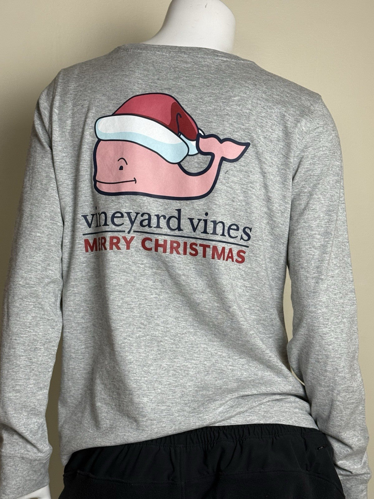 $Vineyard Vines Women’s Santa Whale Sweatshirt Sz S.     (B.194)