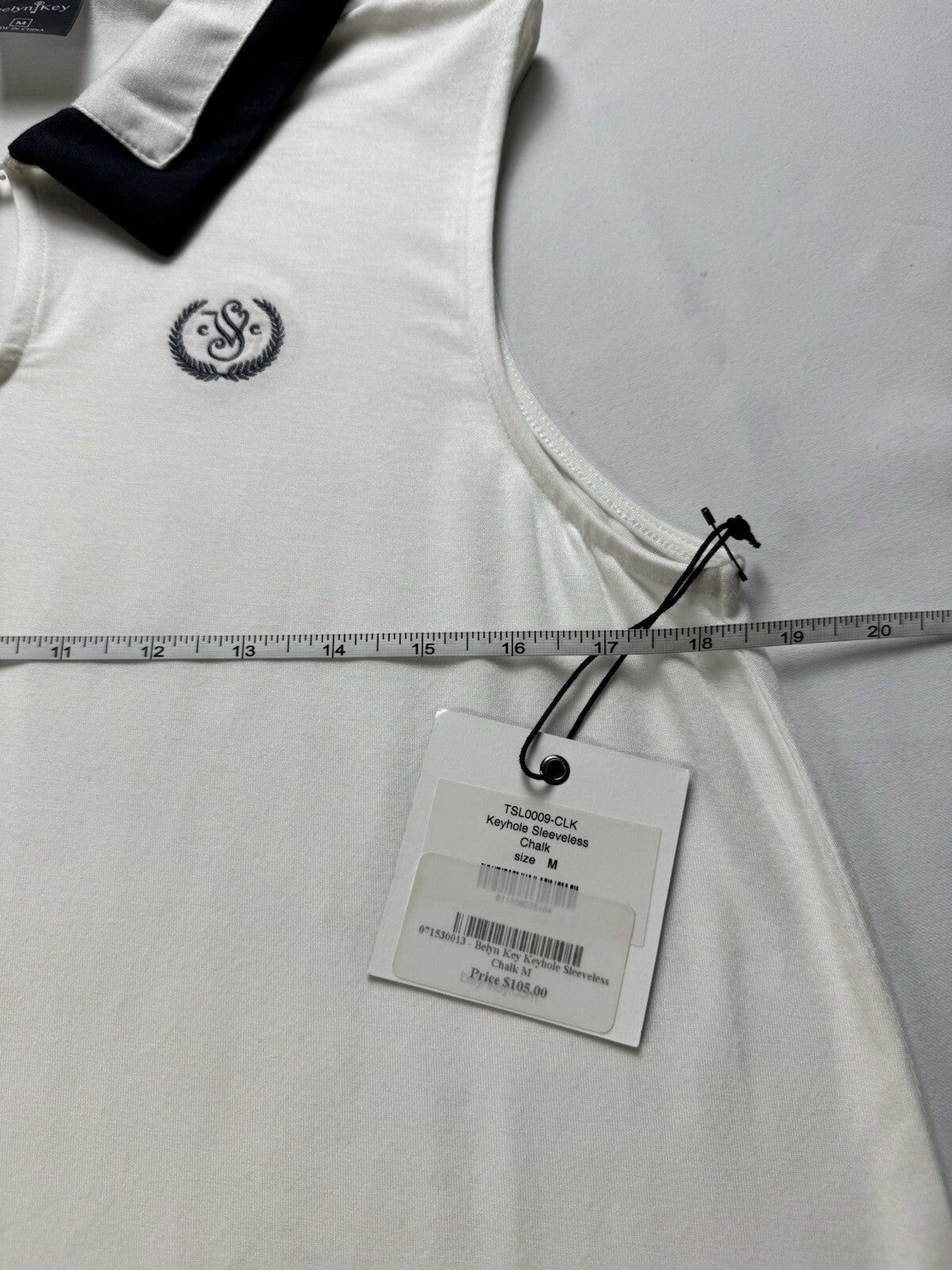 BELYN KEY Women’s Sleeveless Golf Shirt Sz M.    (B.139)