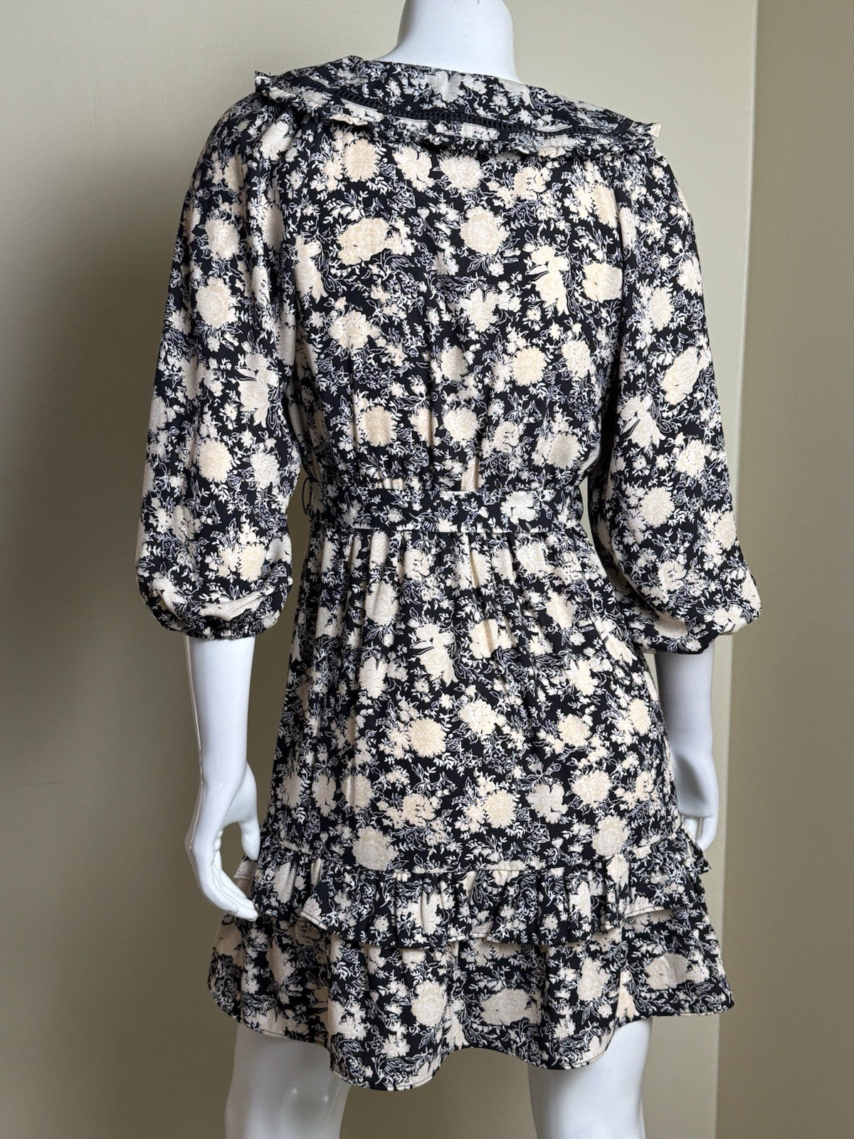 $60 Lauren Conrad Floral Maxi Dress Sz S.  (B.177)