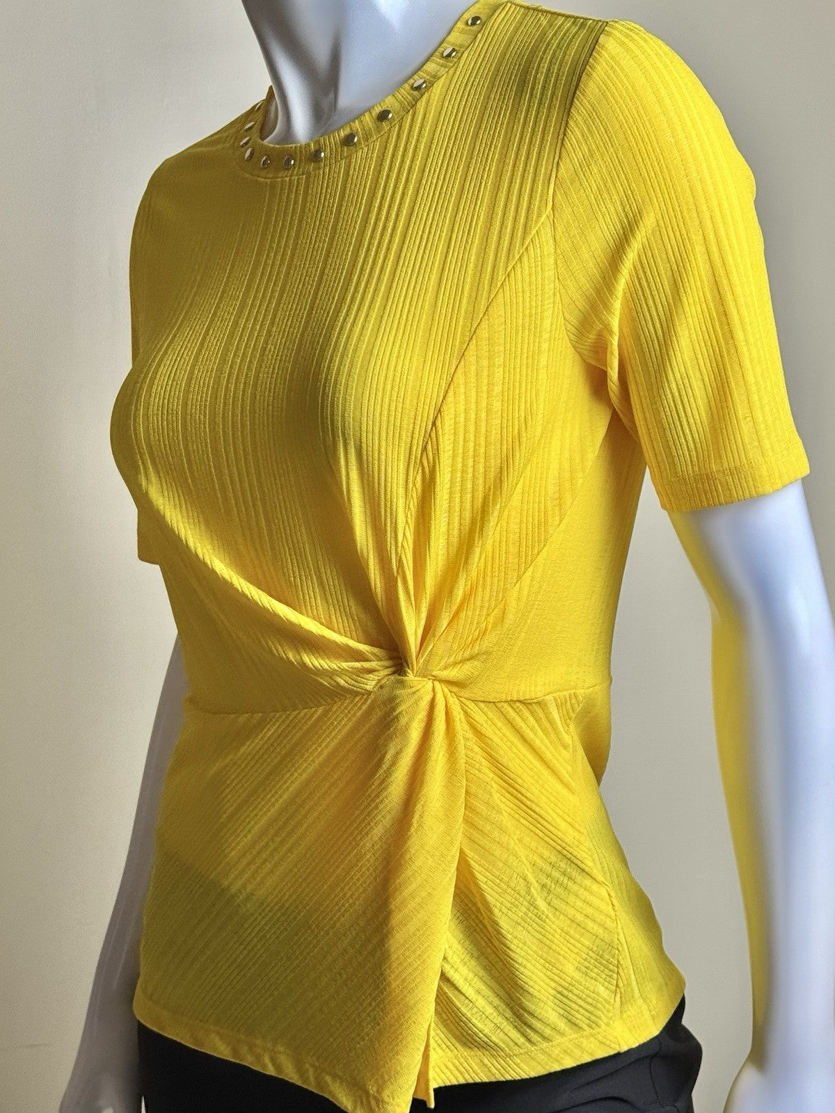 $98 Michael Kors Women’s Yellow Shirt Sz M.     (B.181)