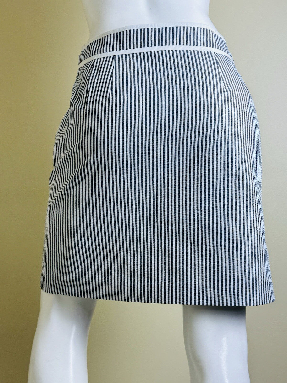 TALBOTS Women’s Gray White Skirt Sz 2  (B.87)