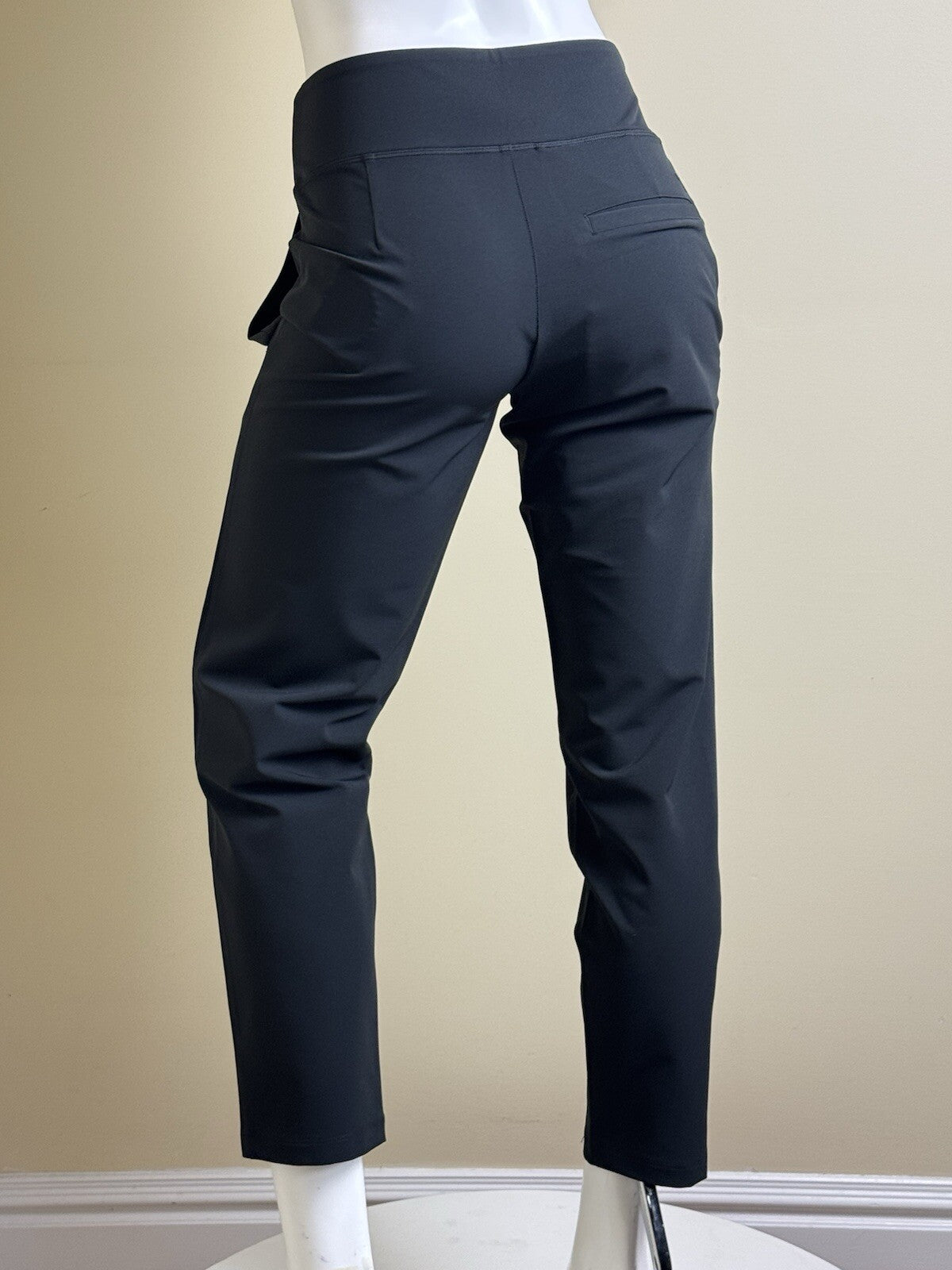 Puma Women’s Golf Pants Sz S.   (B.137)