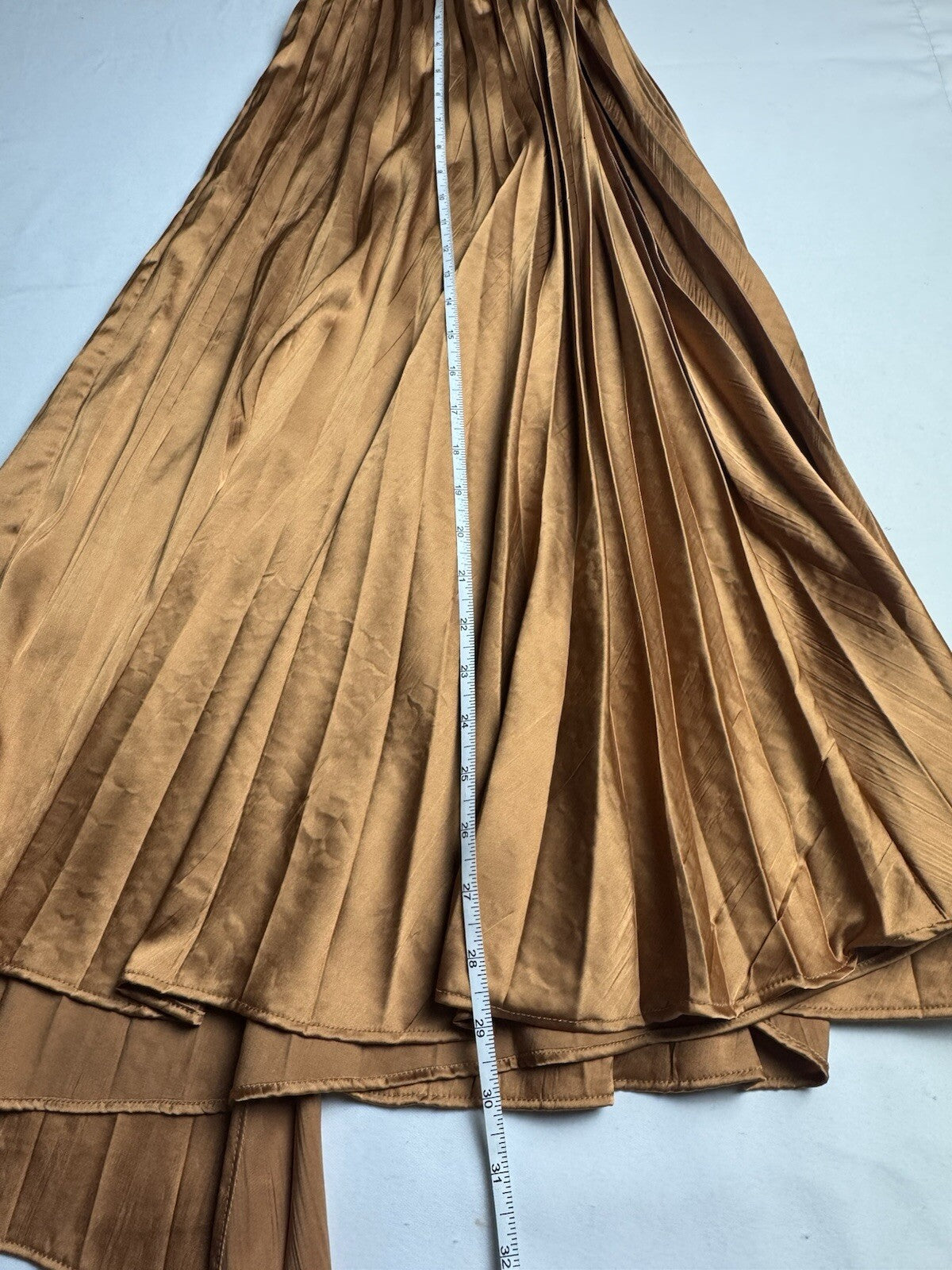 $109 DKNY Women's Pleaded Skirt Sz L.  (B.139)